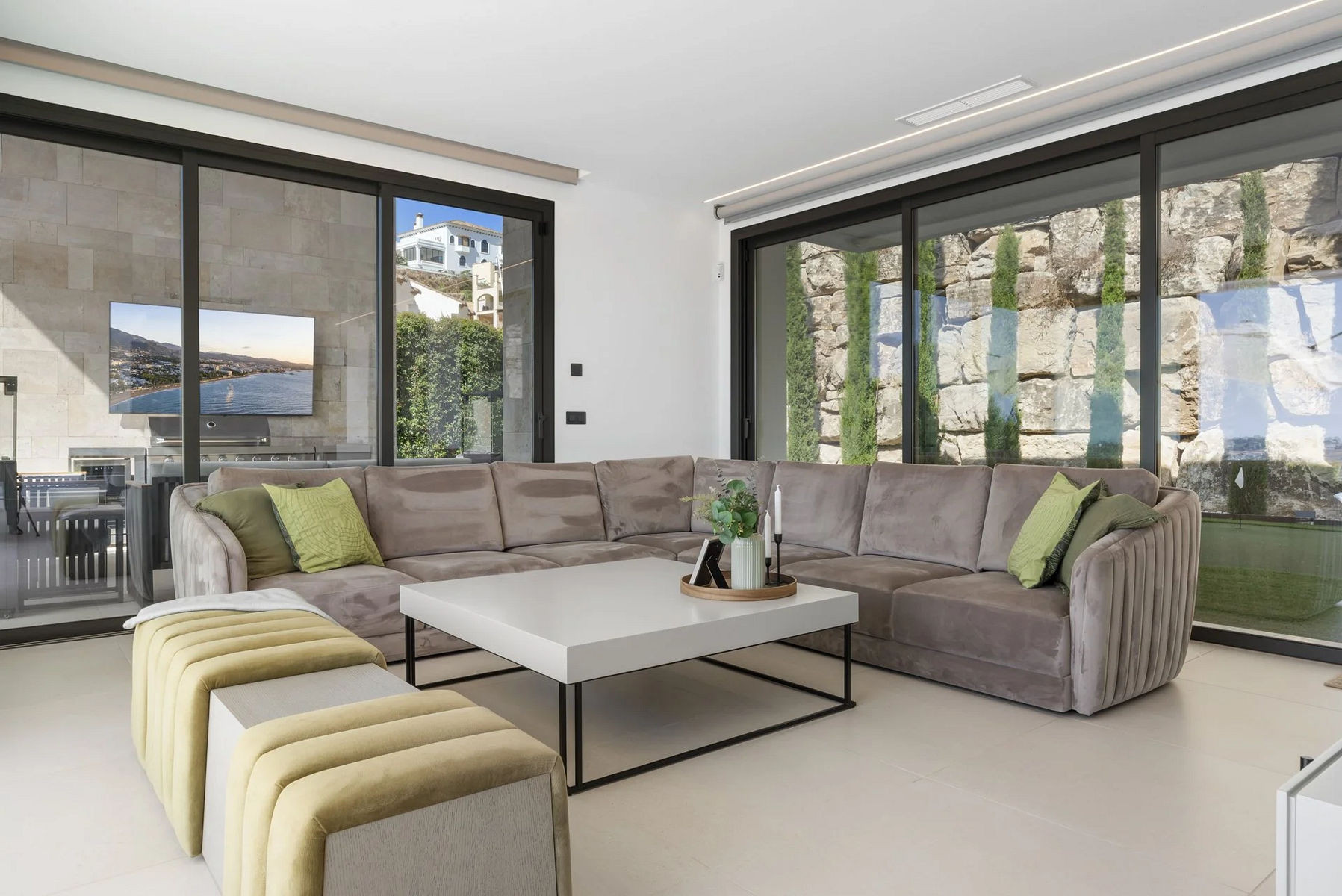 Image of Villa - 4 Bedrooms - 5 Bathrooms for Sale in Malaga-Benahavis-Spain, Image 4