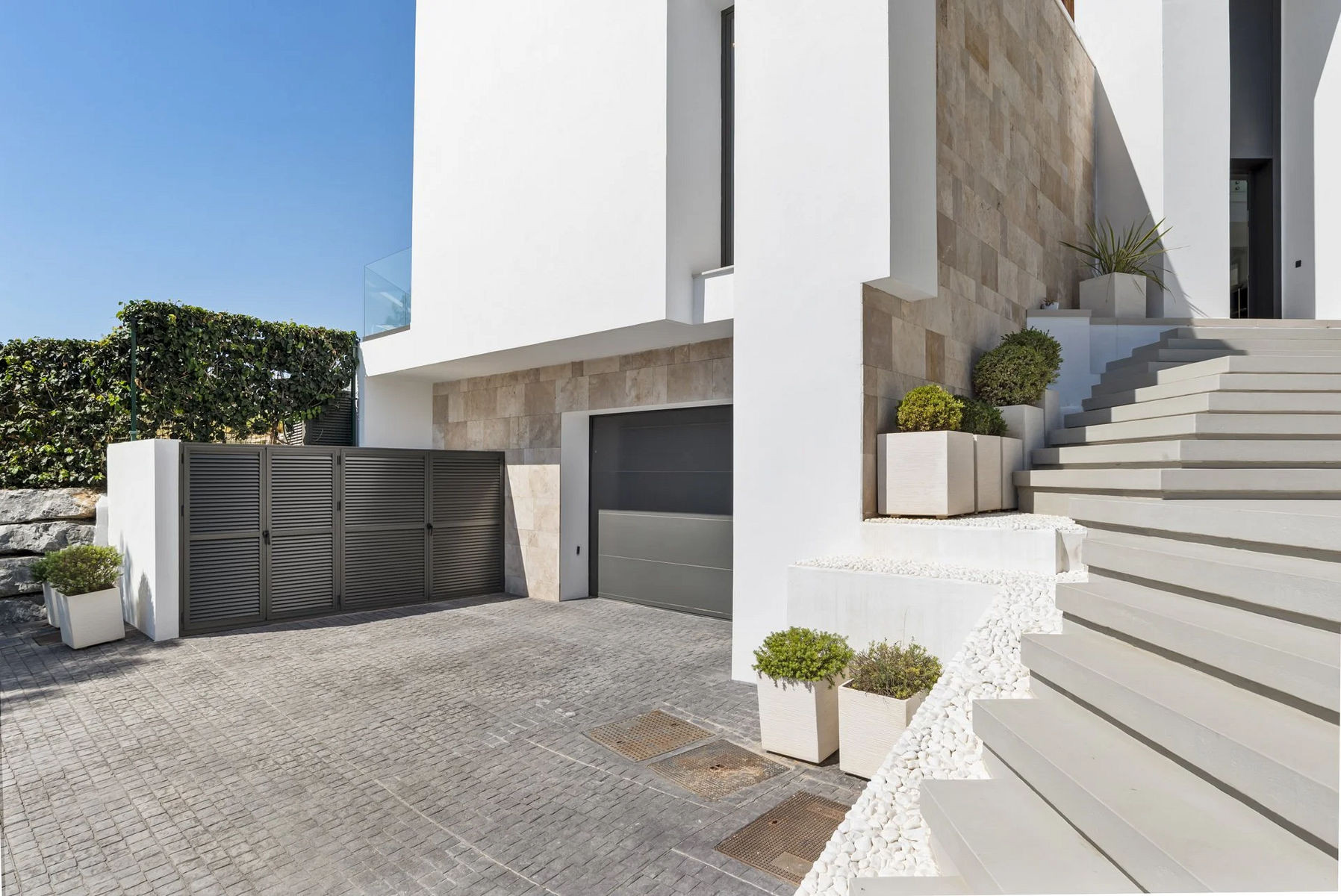  Image of Villa - 4 Bedrooms - 5 Bathrooms for sale in Malaga-Benahavis-Spain, Image 18