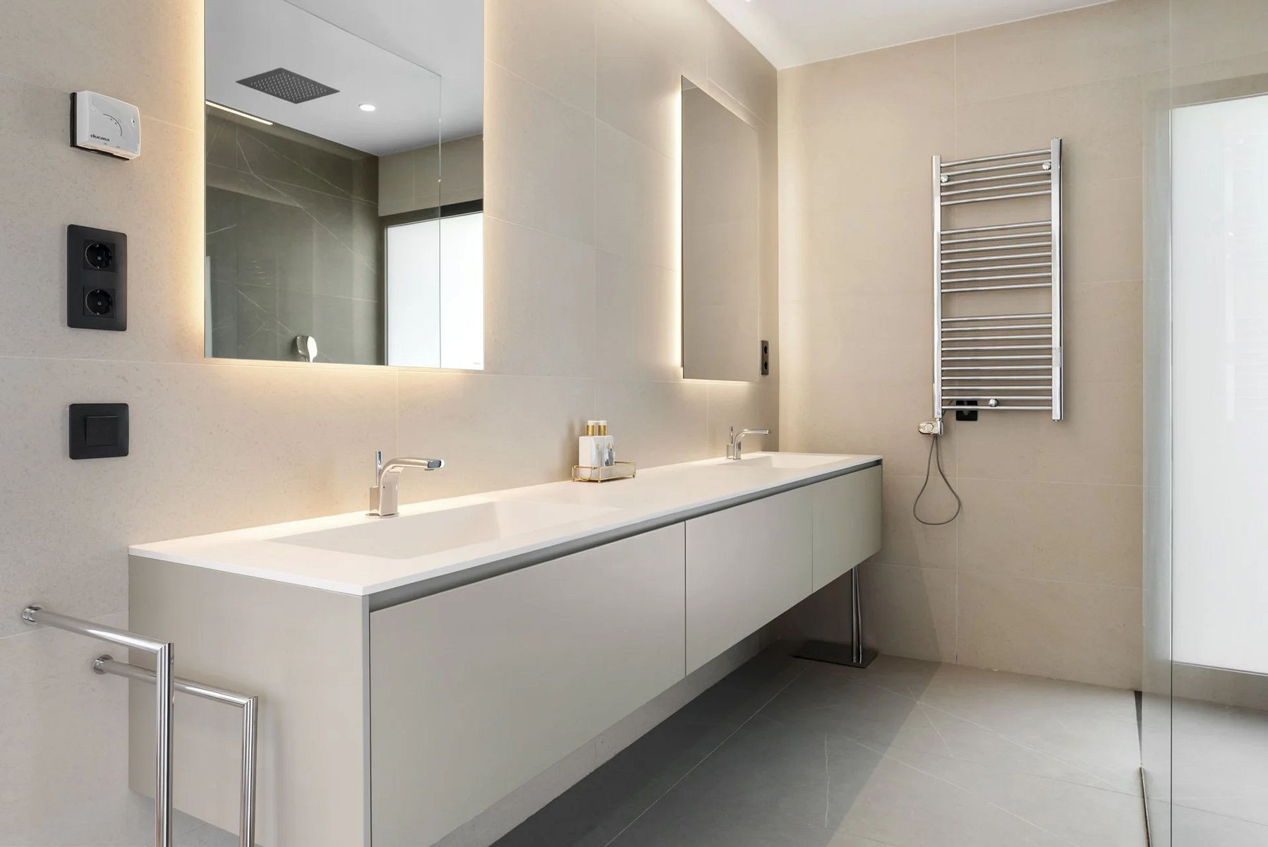  Image of Villa - 4 Bedrooms - 5 Bathrooms for sale in Malaga-Benahavis-Spain, Image 24