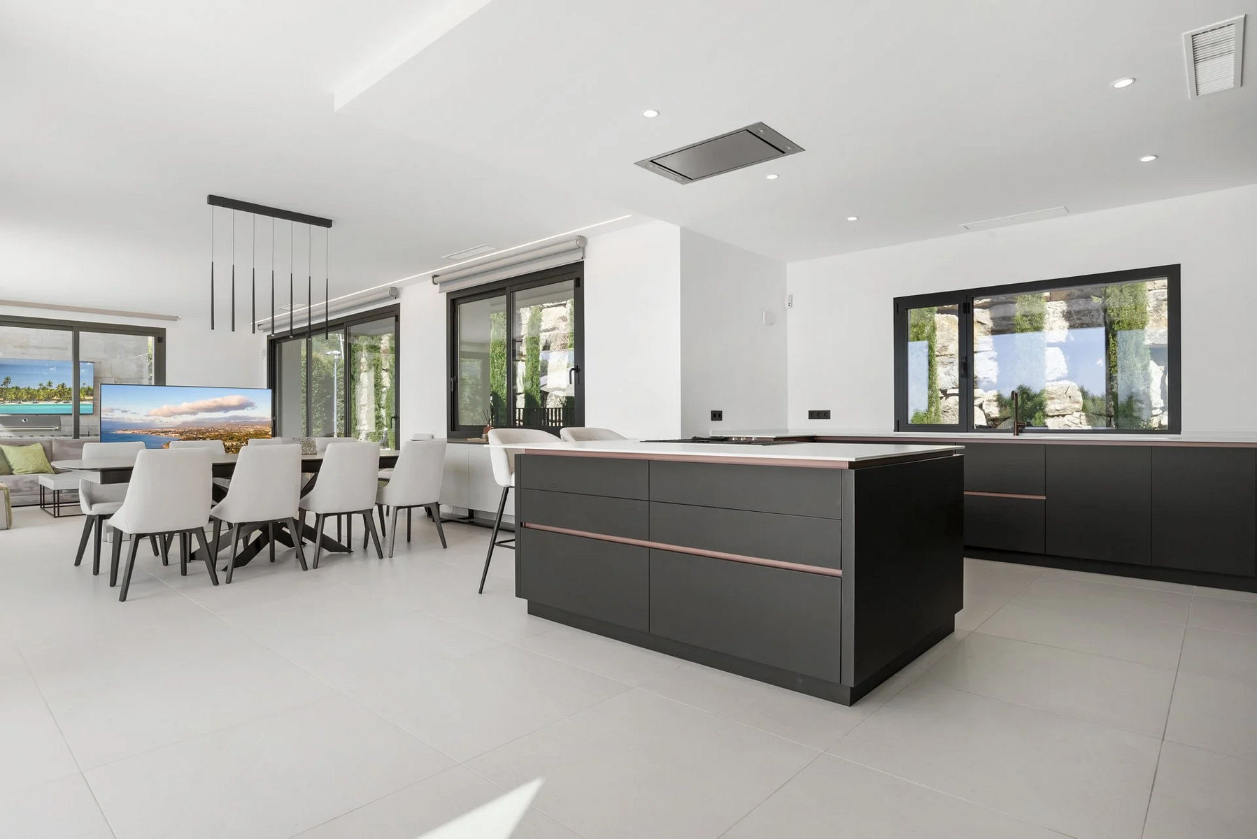  Image of Villa - 4 Bedrooms - 5 Bathrooms for sale in Malaga-Benahavis-Spain, Image 14