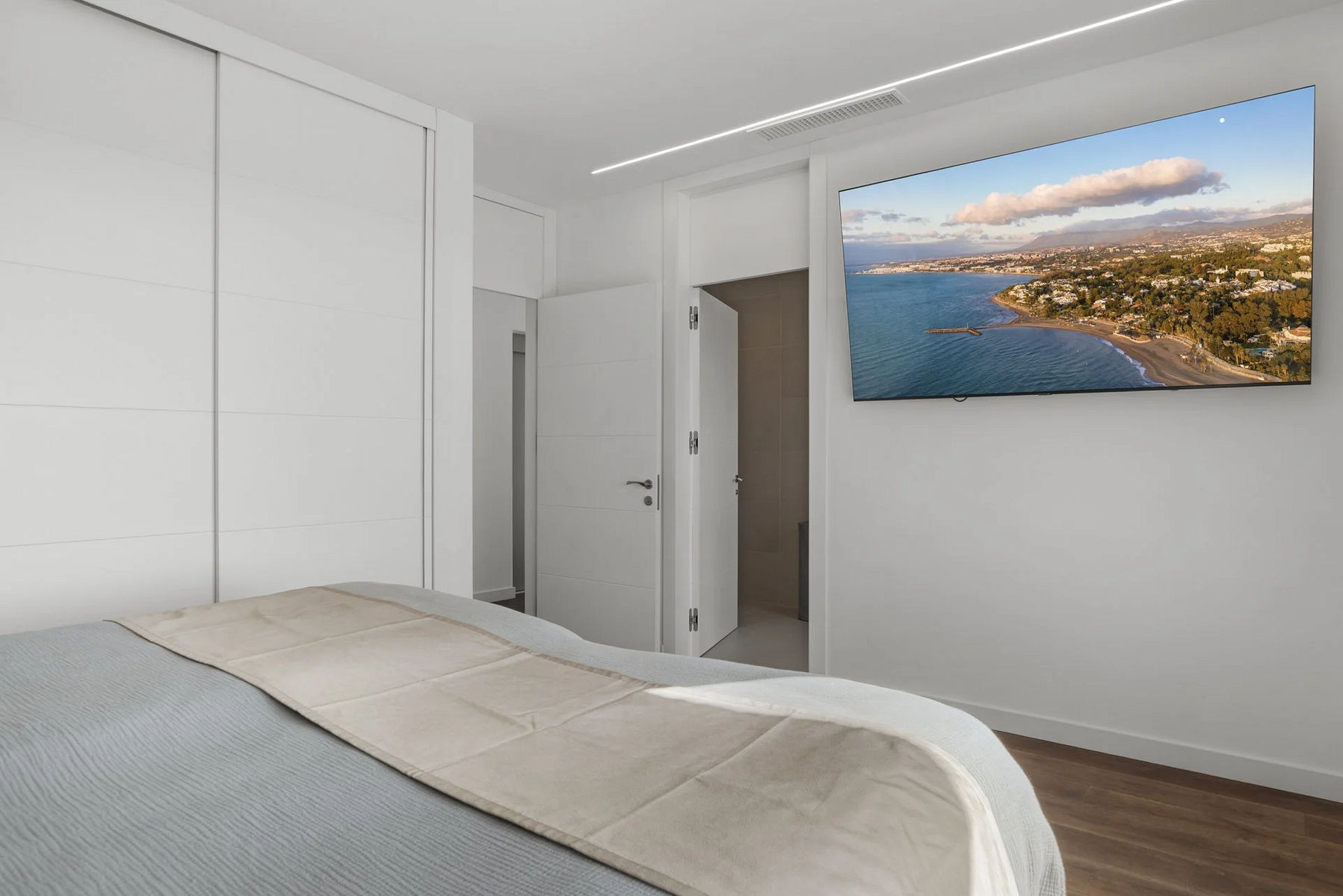  Image of Villa - 4 Bedrooms - 5 Bathrooms for sale in Malaga-Benahavis-Spain, Image 20