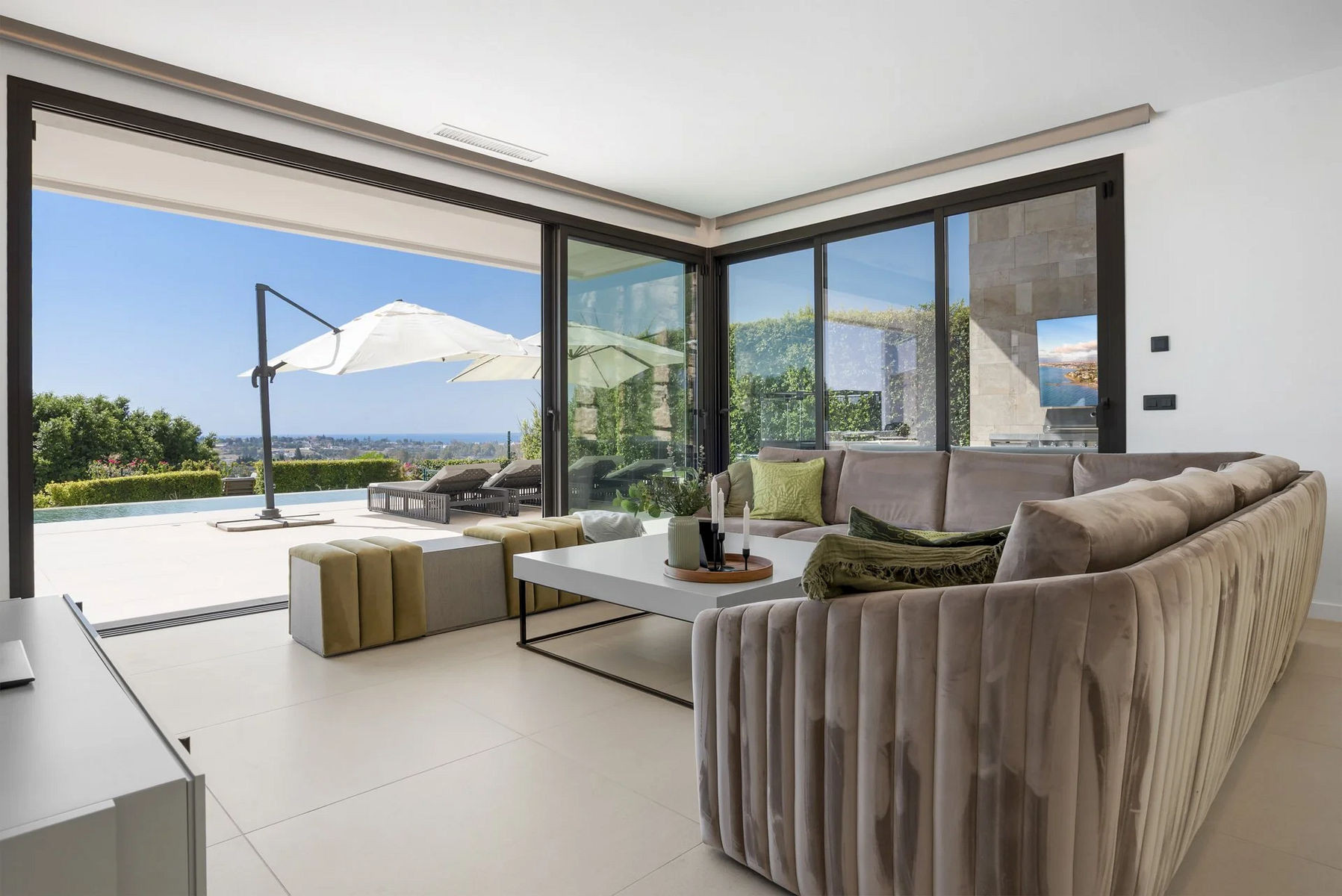 Image of Villa - 4 Bedrooms - 5 Bathrooms for Sale in Malaga-Benahavis-Spain, Image 3