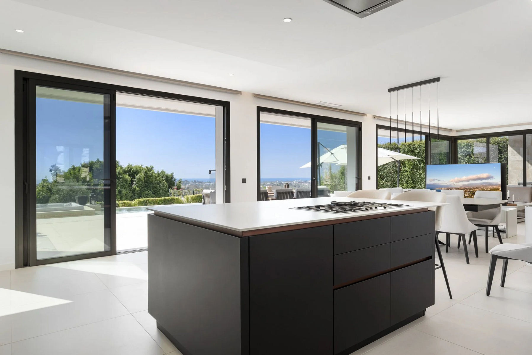  Image of Villa - 4 Bedrooms - 5 Bathrooms for sale in Malaga-Benahavis-Spain, Image 11
