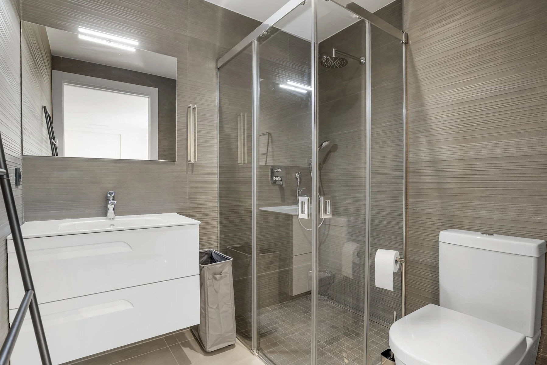  Image of Villa - 4 Bedrooms - 5 Bathrooms for sale in Malaga-Benahavis-Spain, Image 34