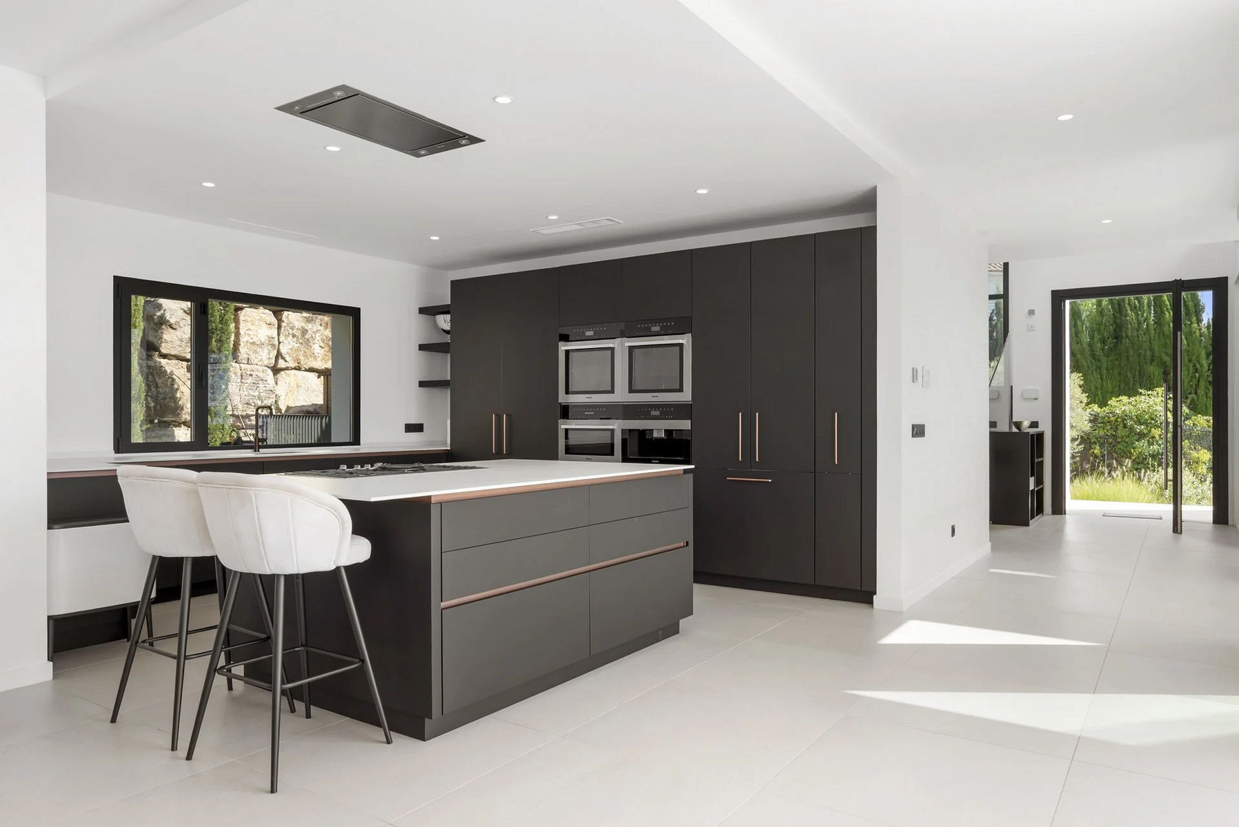  Image of Villa - 4 Bedrooms - 5 Bathrooms for sale in Malaga-Benahavis-Spain, Image 13