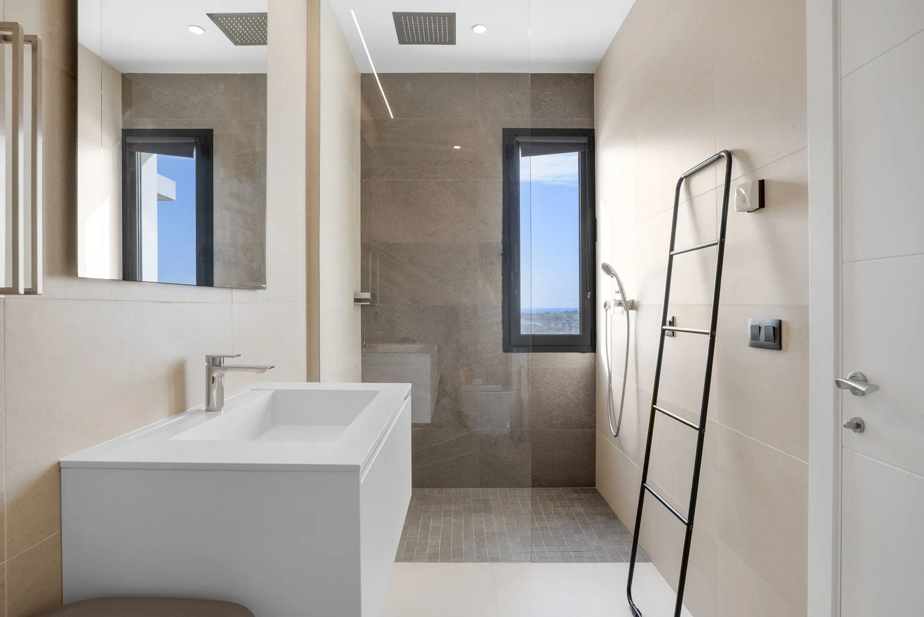  Image of Villa - 4 Bedrooms - 5 Bathrooms for sale in Malaga-Benahavis-Spain, Image 21