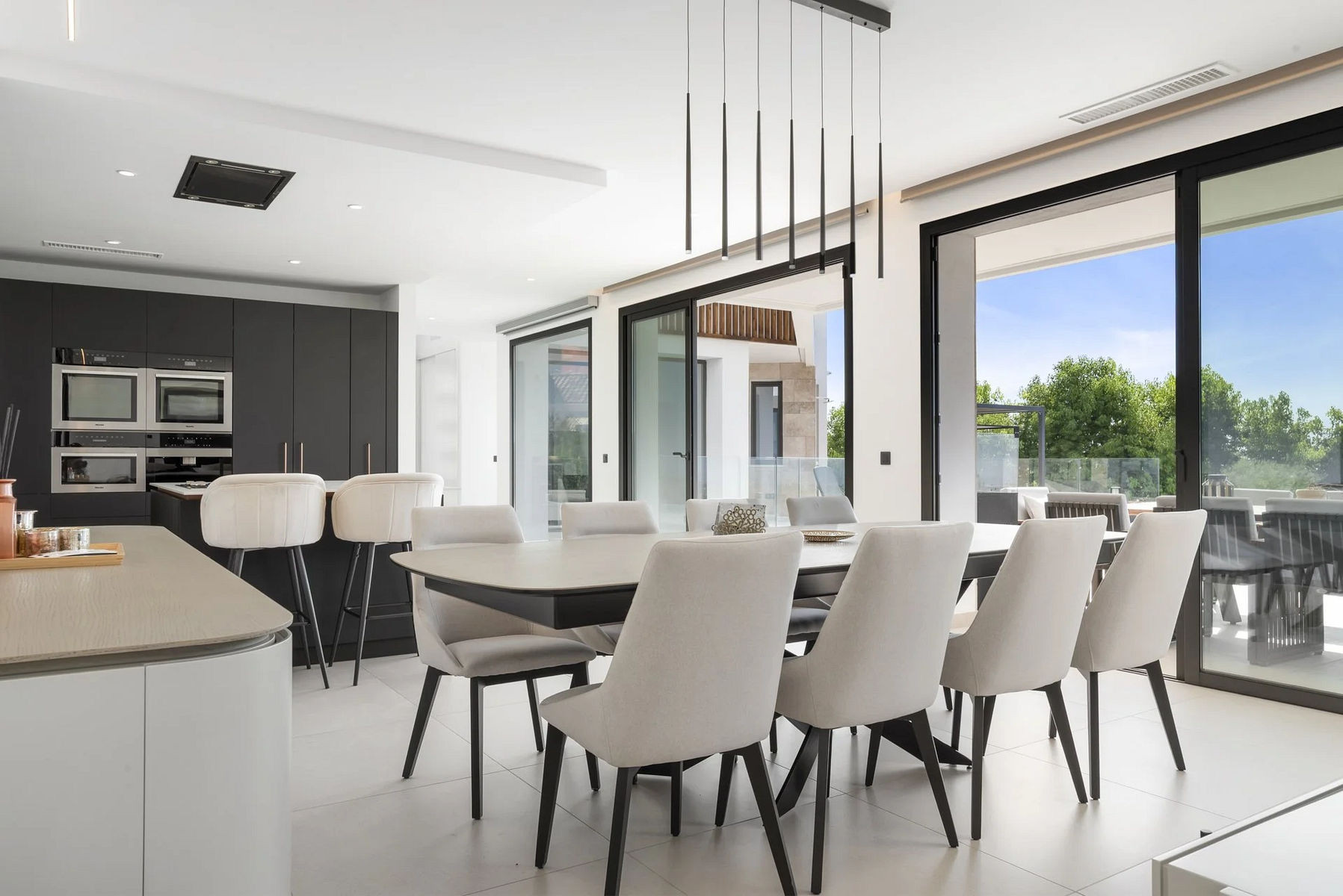  Image of Villa - 4 Bedrooms - 5 Bathrooms for sale in Malaga-Benahavis-Spain, Image 12
