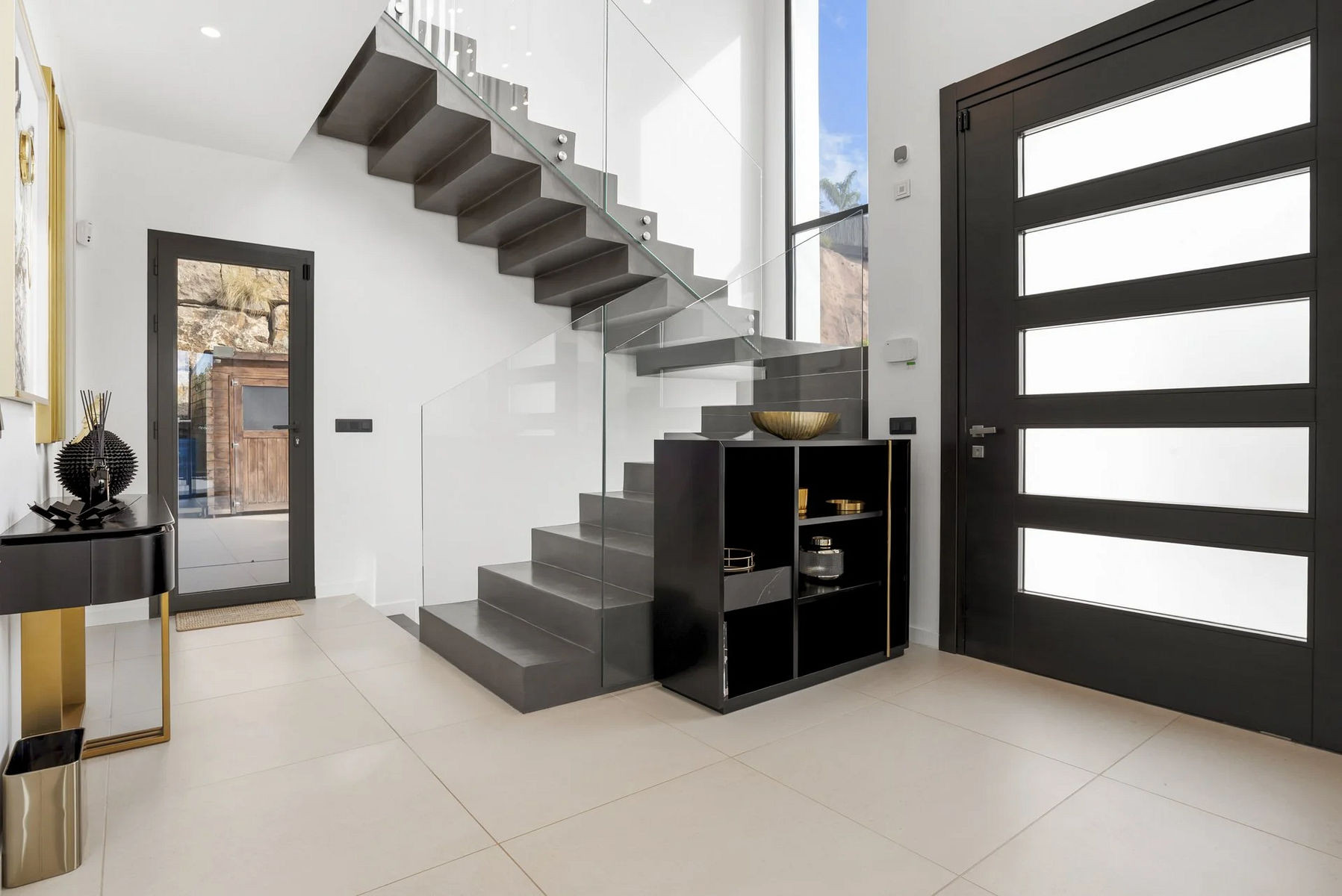  Image of Villa - 4 Bedrooms - 5 Bathrooms for sale in Malaga-Benahavis-Spain, Image 19