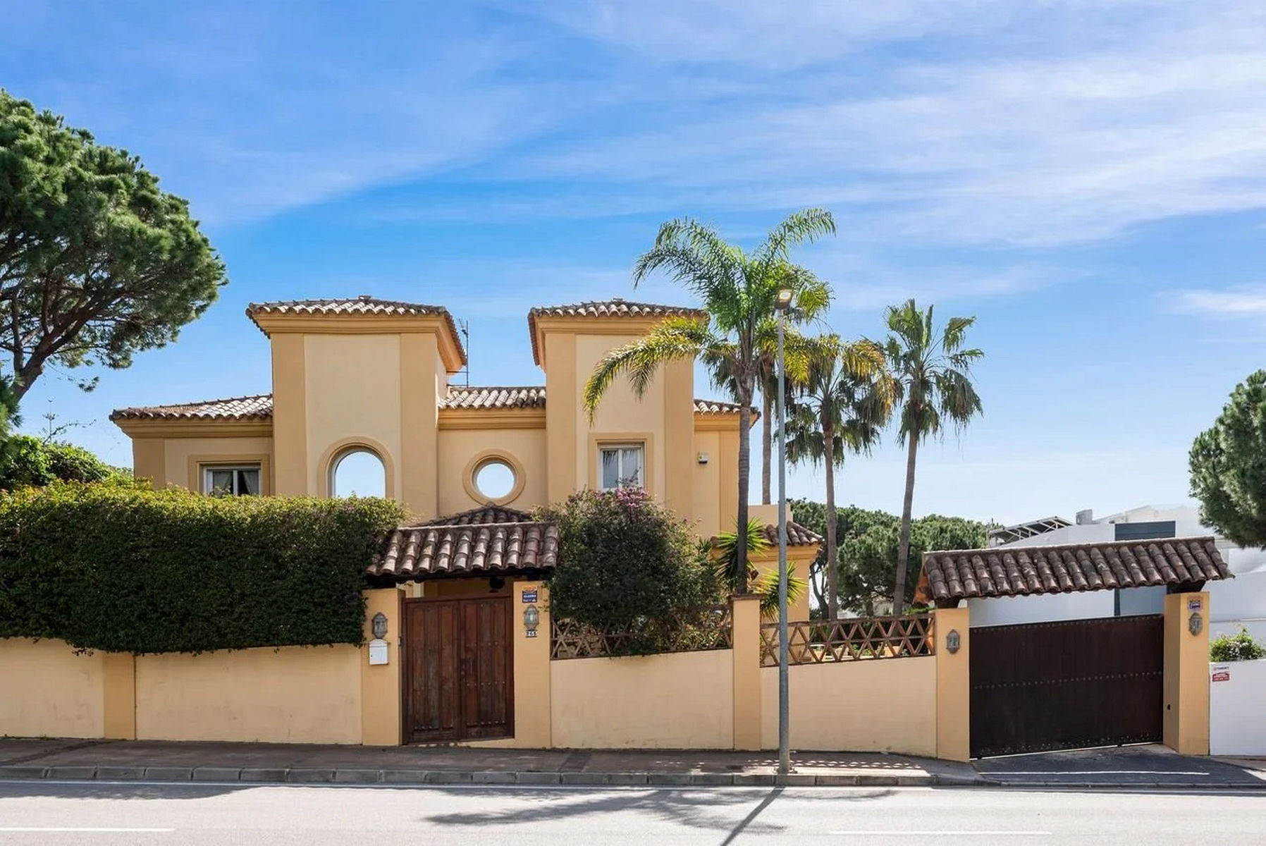 Image of Villa - 4 Bedrooms - 4 Bathrooms for Sale in Malaga-Marbella-Spain, Image 3