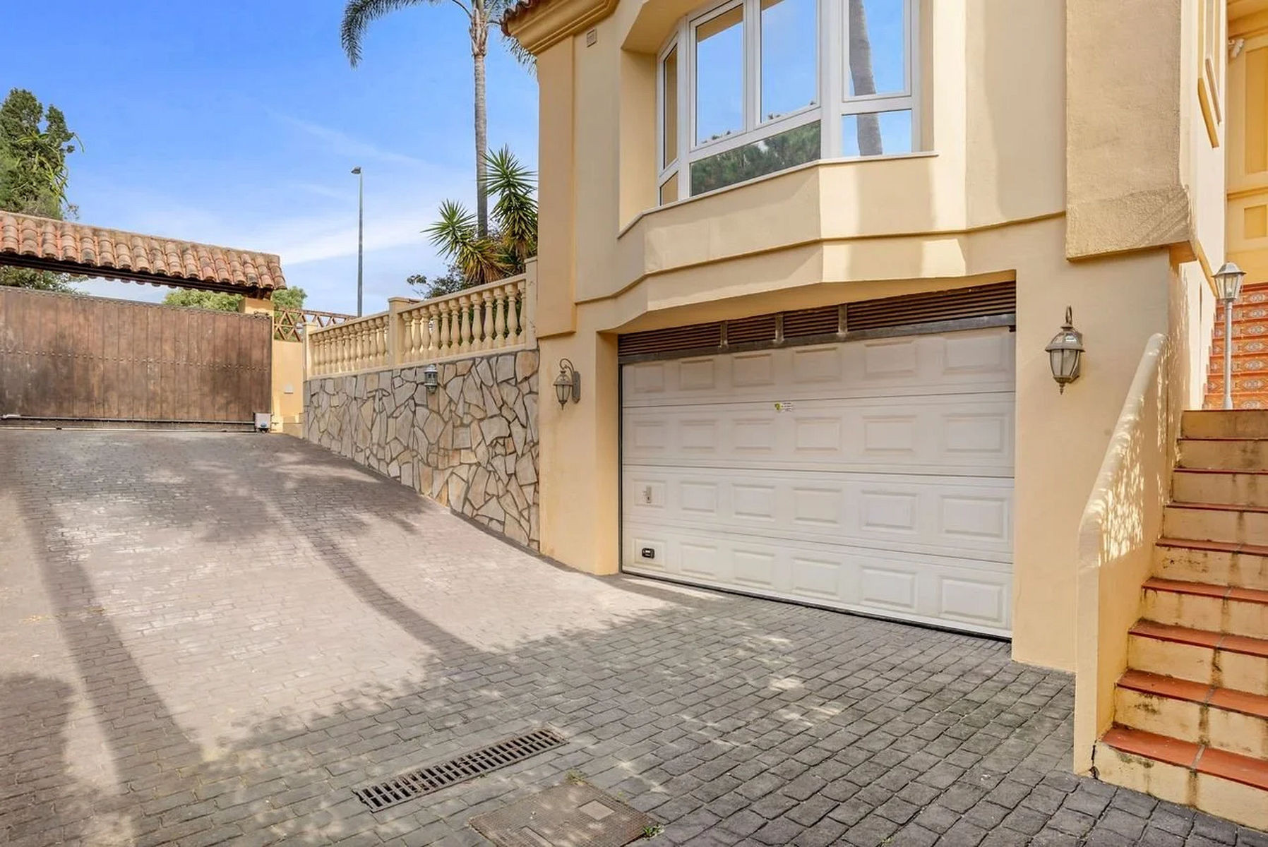  Image of Villa - 4 Bedrooms - 4 Bathrooms for sale in Malaga-Marbella-Spain, Image 44