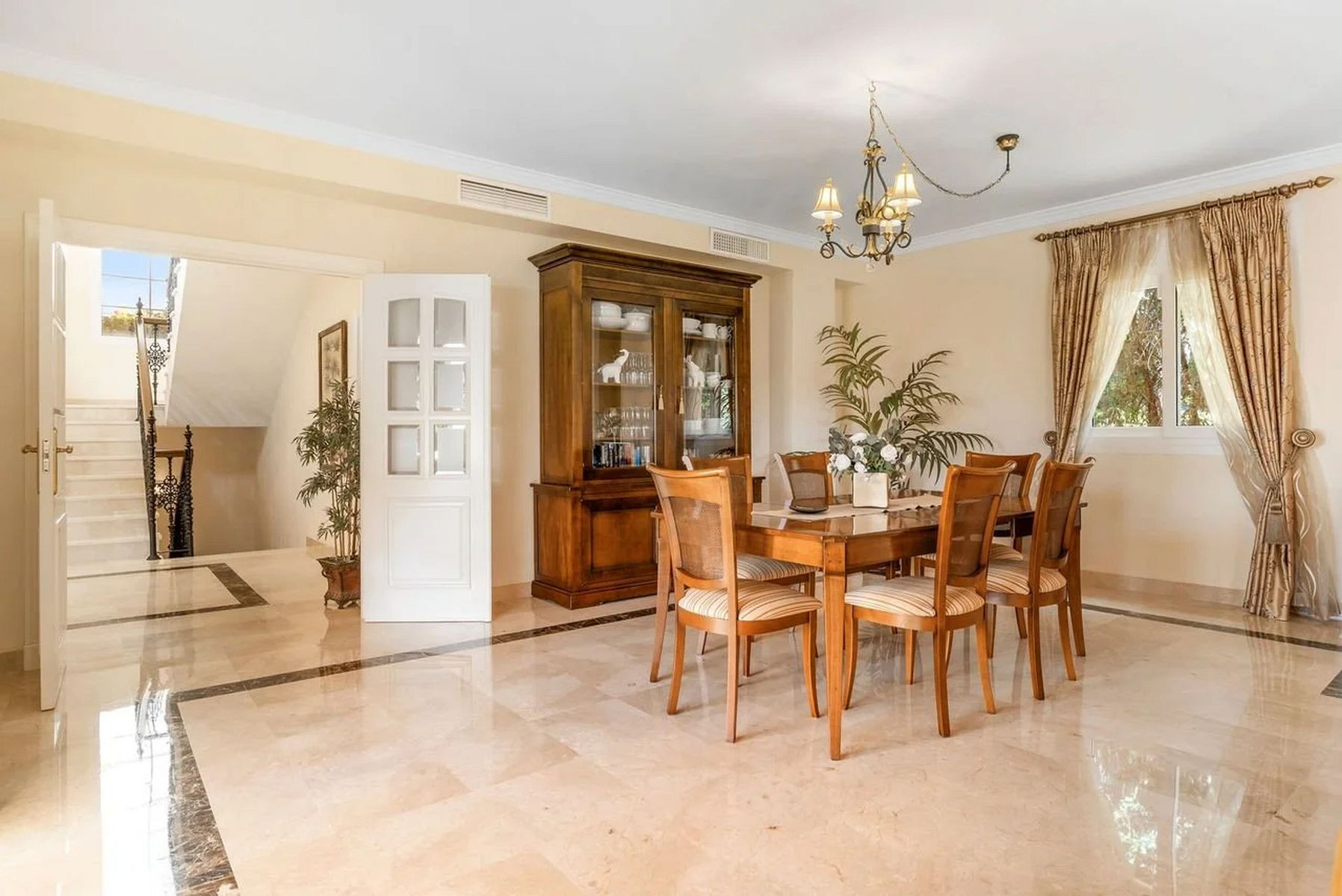  Image of Villa - 4 Bedrooms - 4 Bathrooms for sale in Malaga-Marbella-Spain, Image 12