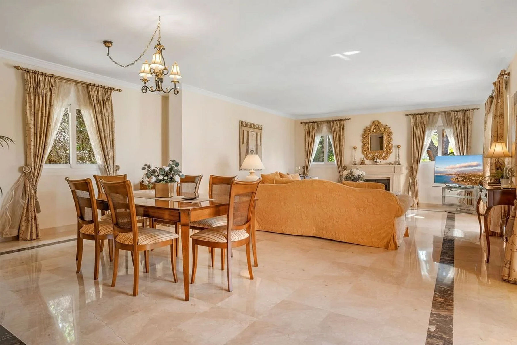 Image of Villa - 4 Bedrooms - 4 Bathrooms for sale in Malaga-Marbella-Spain, Image 10