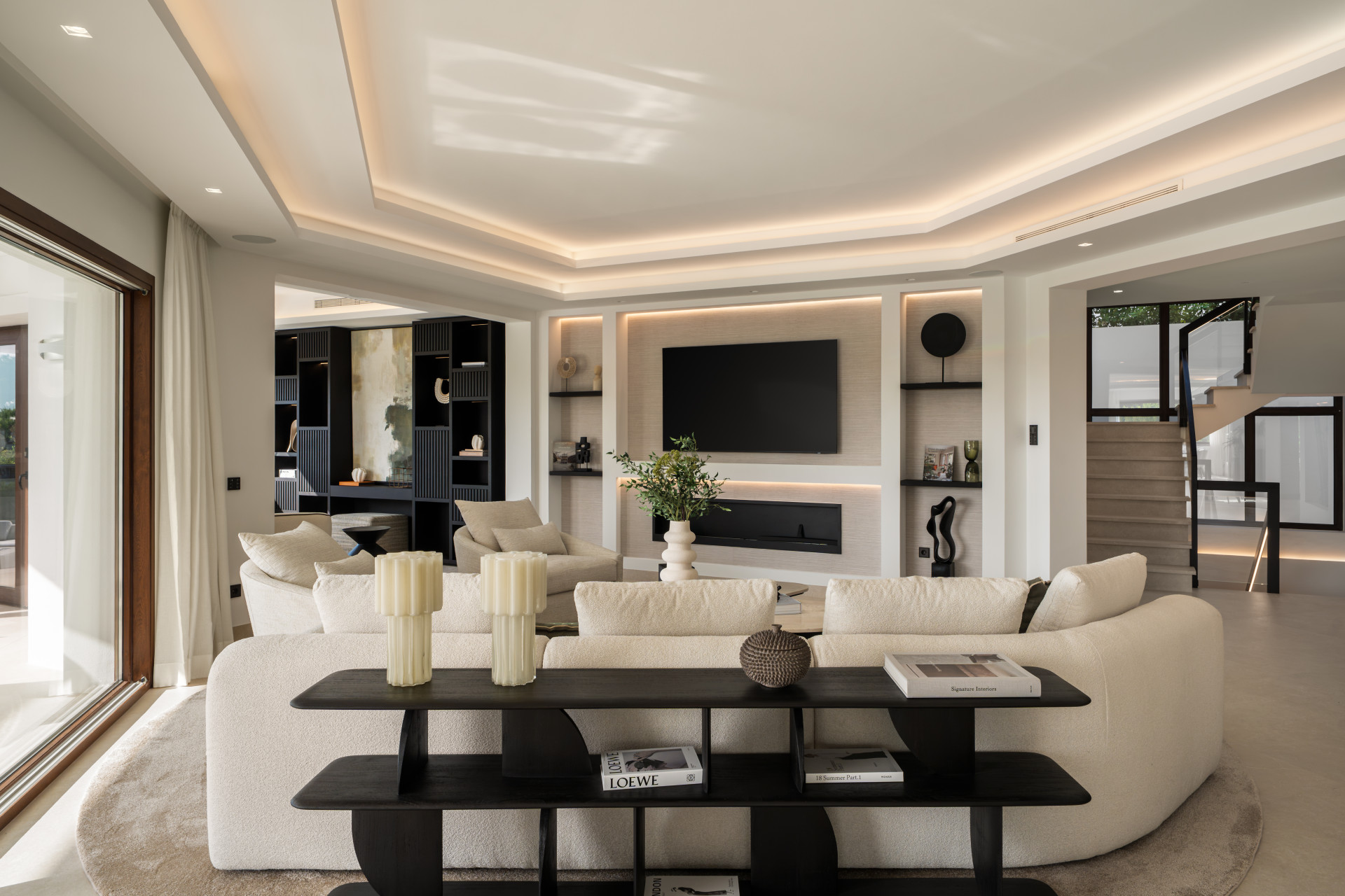 Image of Villa - 5 Bedrooms - 6 Bathrooms for Sale in Malaga-Benahavis-Spain, Image 3