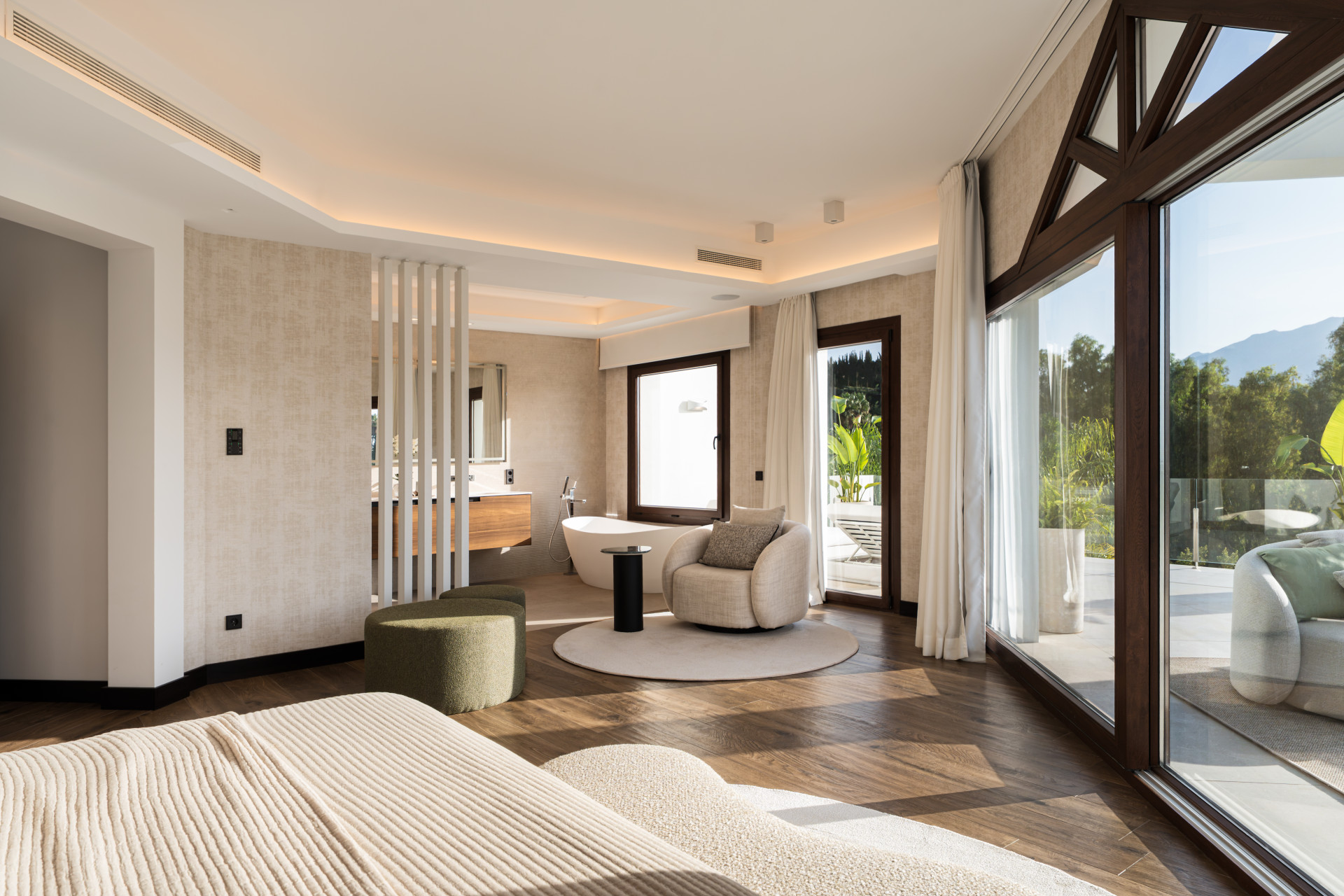  Image of Villa - 5 Bedrooms - 6 Bathrooms for sale in Malaga-Benahavis-Spain, Image 10
