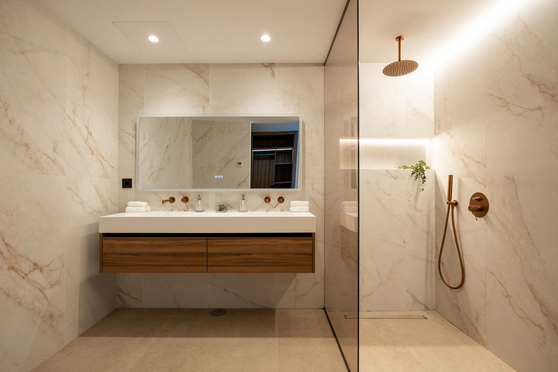  Image of Ground Floor Apartment - 3 Bedrooms - 3 Bathrooms for sale in Malaga-Marbella-Spain, Image 18
