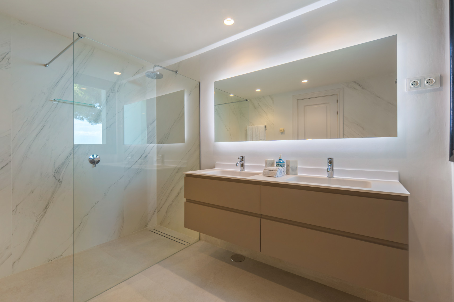  Image of Villa - 6 Bedrooms - 6 Bathrooms for sale in Malaga-Marbella-Spain, Image 27