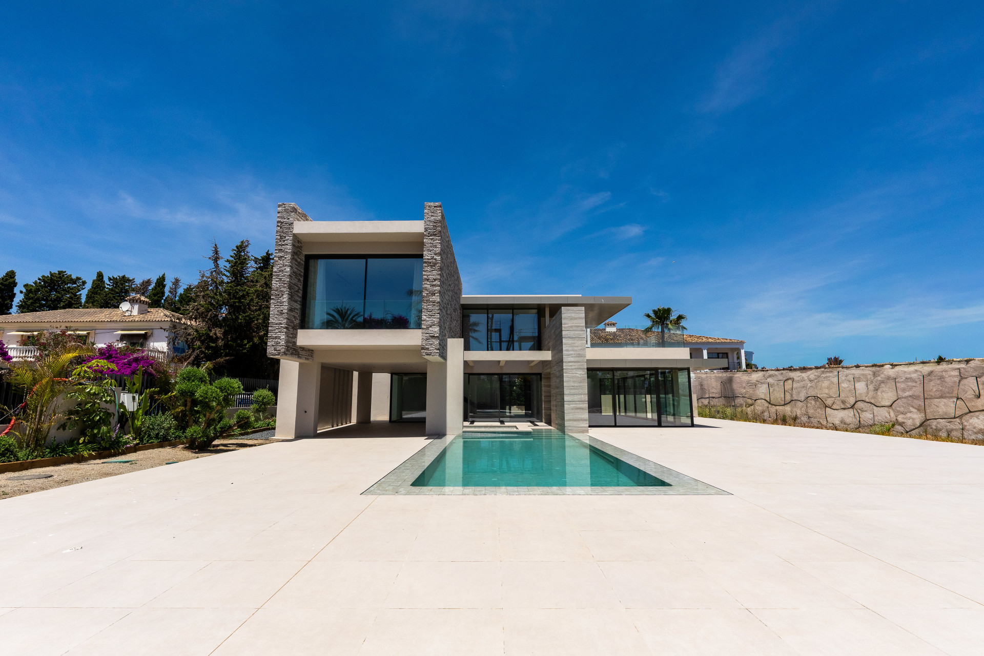  Image of Villa - 8 Bedrooms - 8 Bathrooms for sale in Malaga-San Pedro de Alcantara-Spain, Image 8