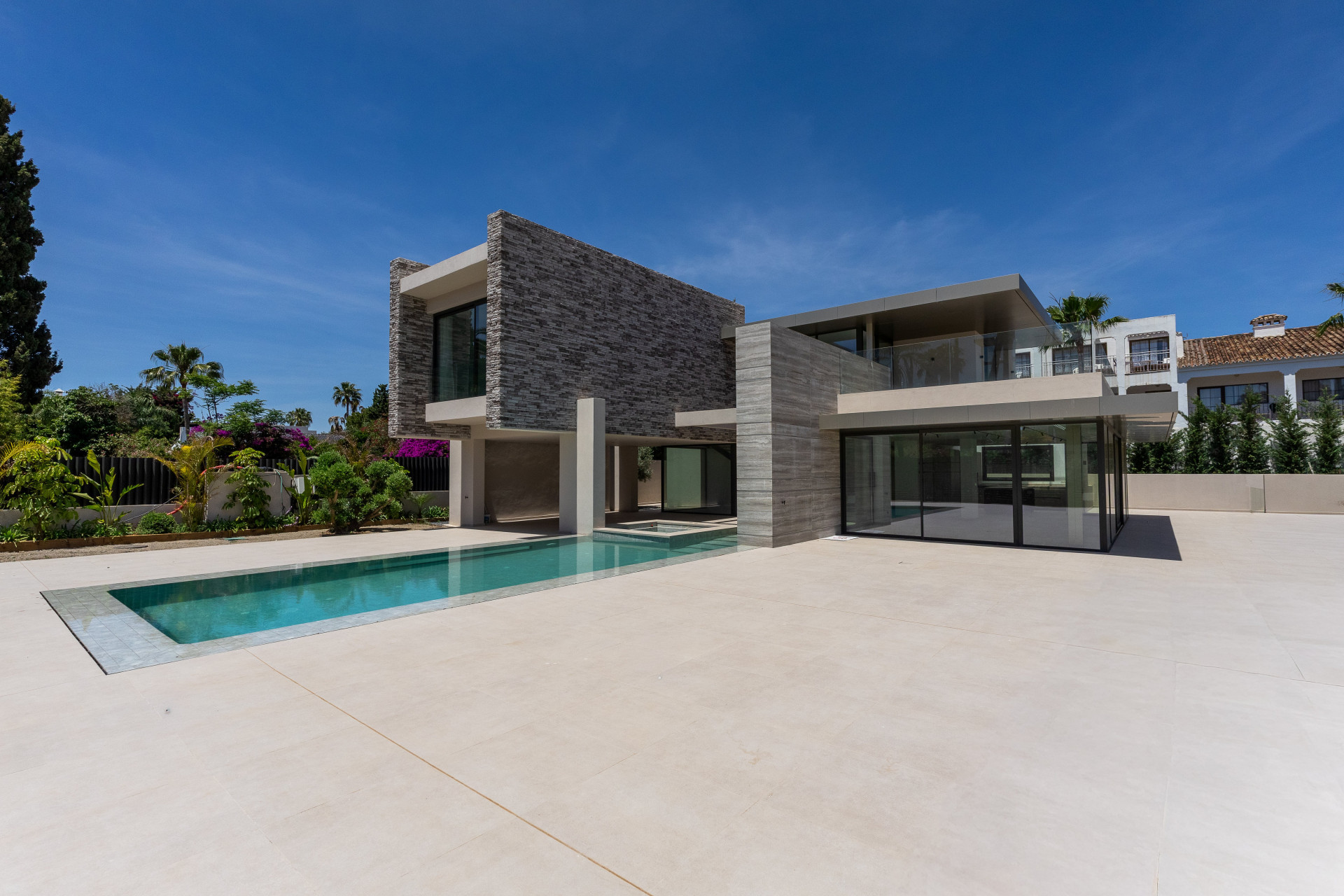  Image of Villa - 8 Bedrooms - 8 Bathrooms for sale in Malaga-San Pedro de Alcantara-Spain, Image 7