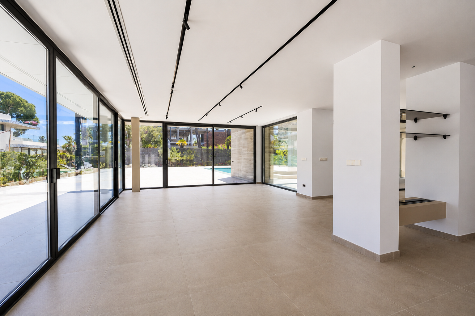  Image of Villa - 8 Bedrooms - 8 Bathrooms for sale in Malaga-San Pedro de Alcantara-Spain, Image 19