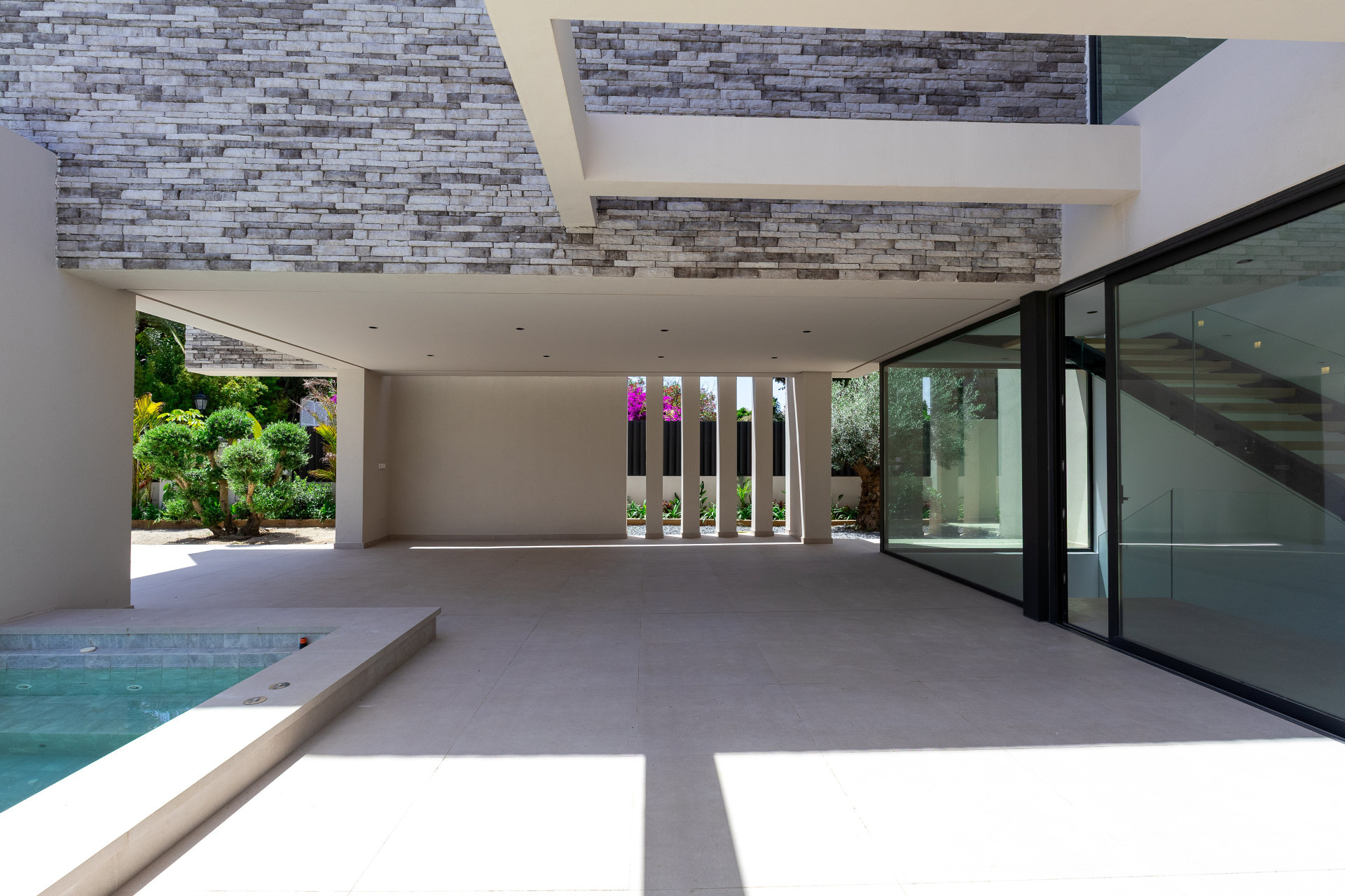  Image of Villa - 8 Bedrooms - 8 Bathrooms for sale in Malaga-San Pedro de Alcantara-Spain, Image 6