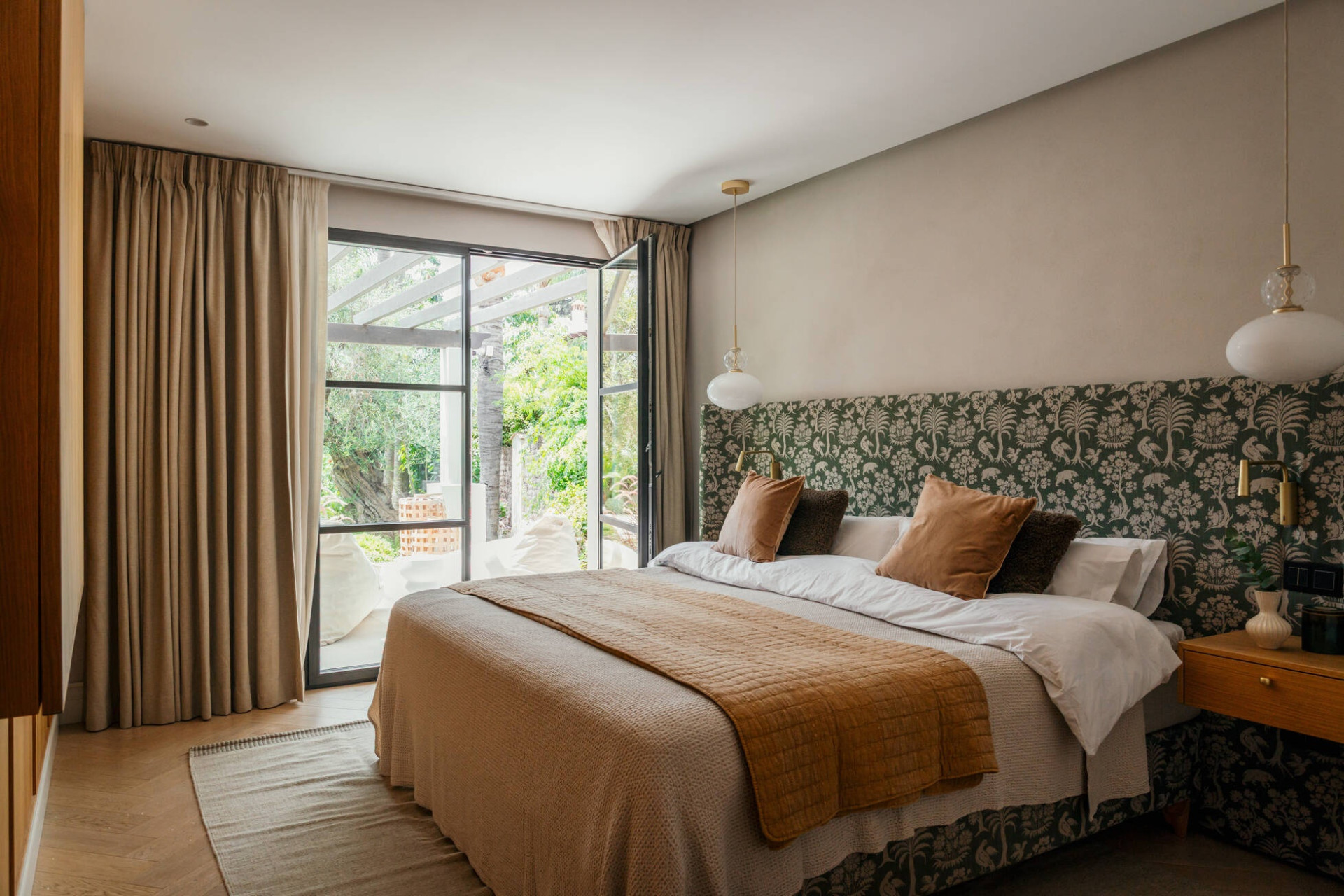  Image of Villa - 6 Bedrooms - 8 Bathrooms for sale in Malaga-San Pedro de Alcantara-Spain, Image 14