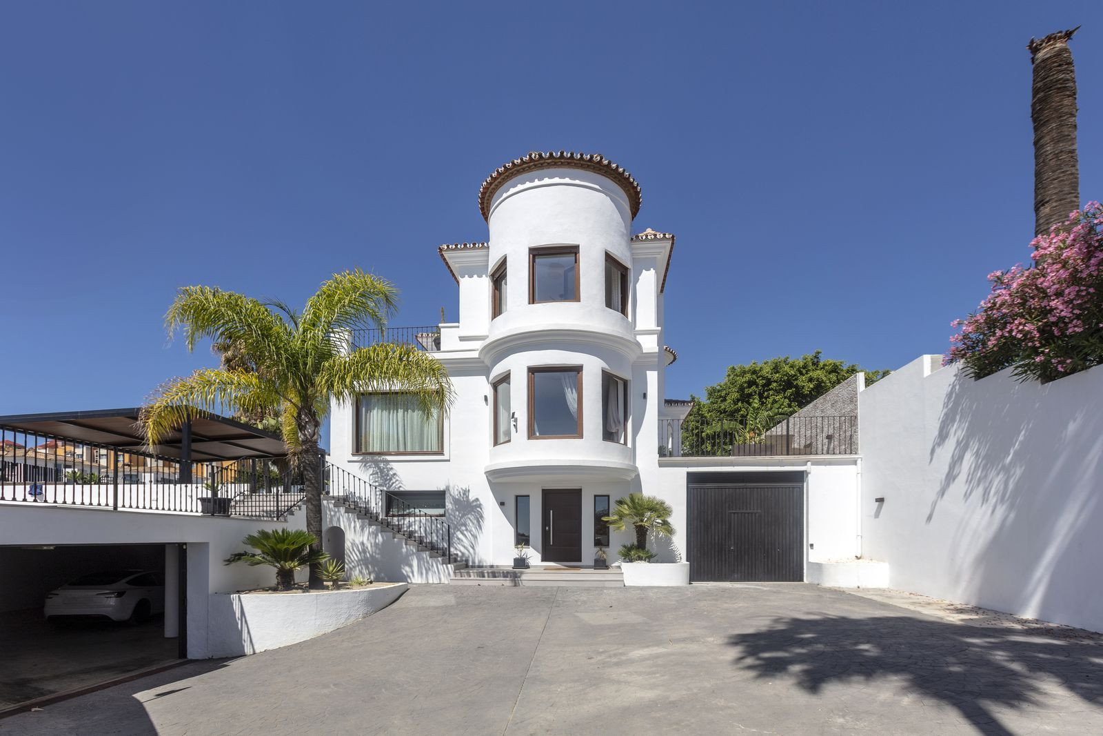  Image of Villa - 6 Bedrooms - 5 Bathrooms for sale in Malaga-Estepona-Spain, Image 45