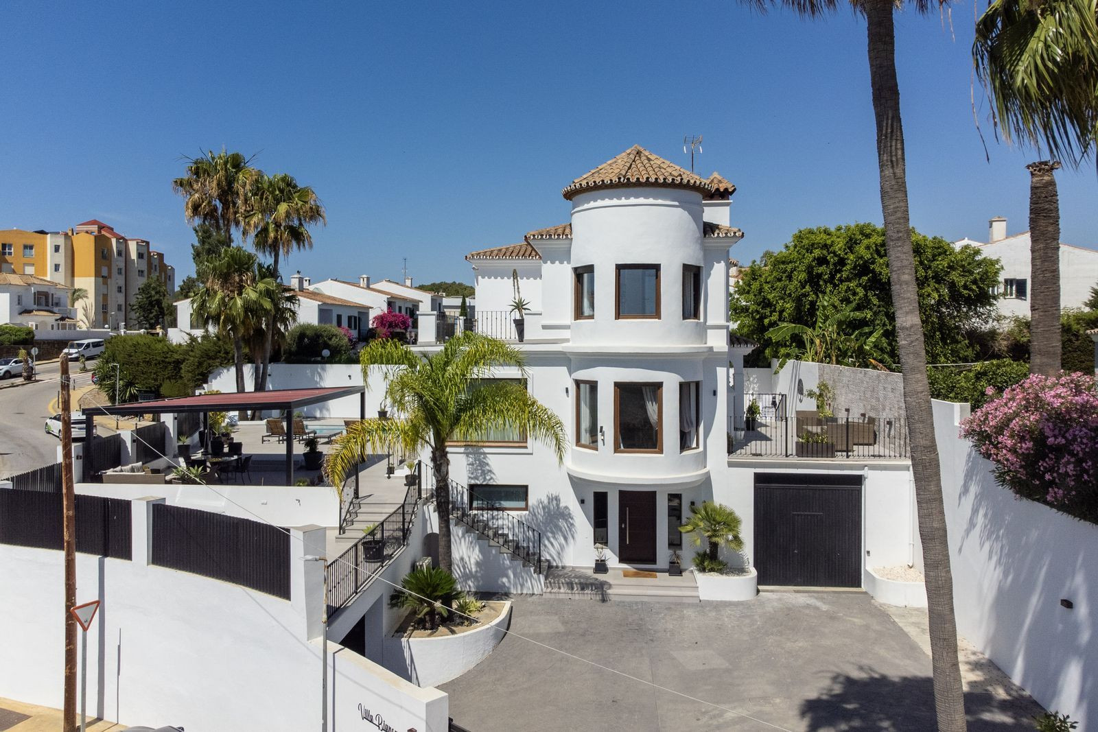Image of Villa - 6 Bedrooms - 5 Bathrooms for Sale in Malaga-Estepona-Spain, Image 3