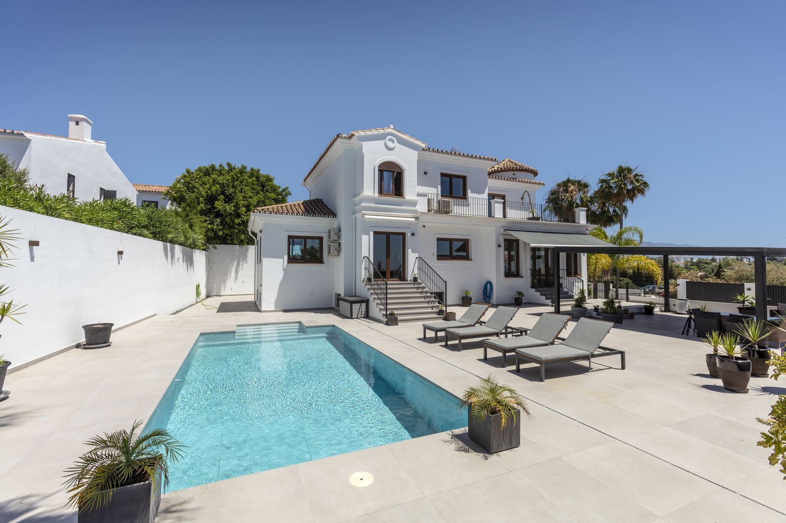 Image of Villa - 6 Bedrooms - 5 Bathrooms for Sale in Malaga-Estepona-Spain, Image 1