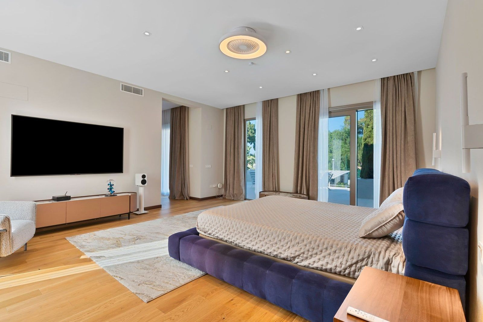  Image of Villa - 6 Bedrooms - 9 Bathrooms for sale in Malaga-San Pedro de Alcantara-Spain, Image 18