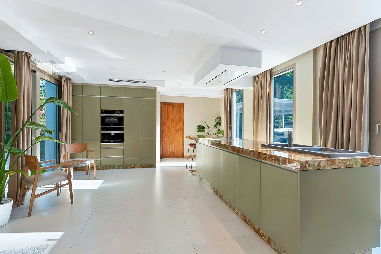  Image of Villa - 6 Bedrooms - 9 Bathrooms for sale in Malaga-San Pedro de Alcantara-Spain, Image 12