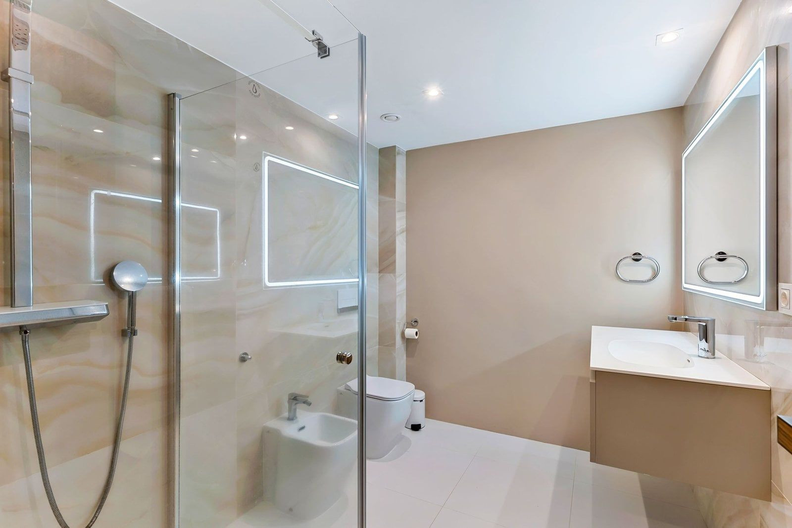  Image of Villa - 6 Bedrooms - 9 Bathrooms for sale in Malaga-San Pedro de Alcantara-Spain, Image 23