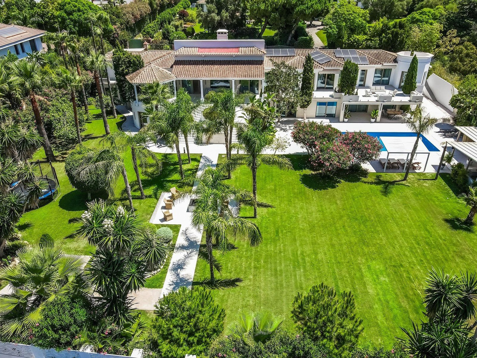 Image of Villa - 6 Bedrooms - 9 Bathrooms for Sale in Malaga-San Pedro de Alcantara-Spain, Image 1