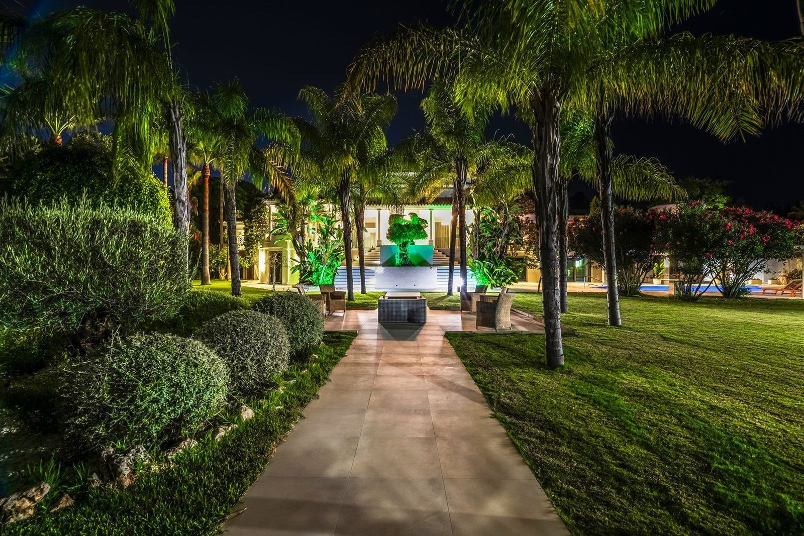  Image of Villa - 6 Bedrooms - 9 Bathrooms for sale in Malaga-San Pedro de Alcantara-Spain, Image 34
