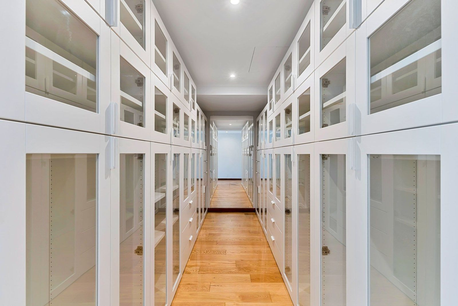 Image of Villa - 6 Bedrooms - 9 Bathrooms for sale in Malaga-San Pedro de Alcantara-Spain, Image 24