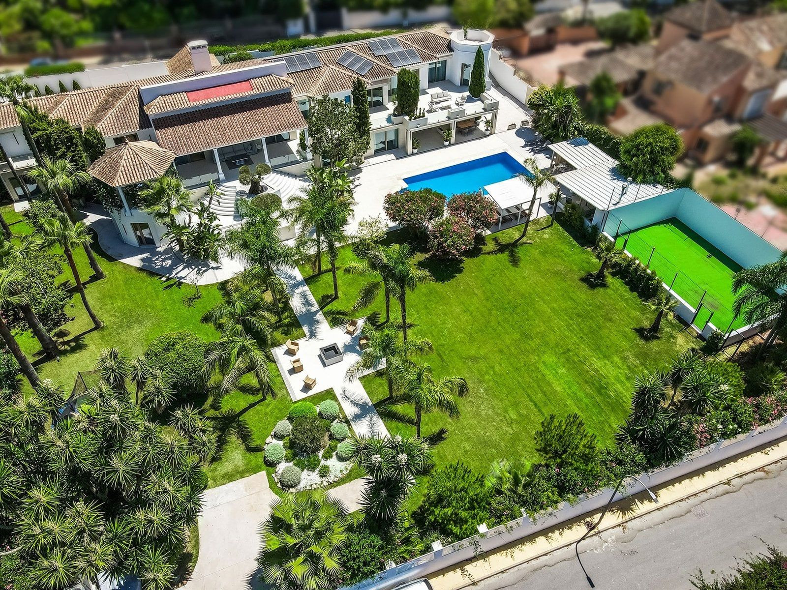 Image of Villa - 6 Bedrooms - 9 Bathrooms for Sale in Malaga-San Pedro de Alcantara-Spain, Image 3