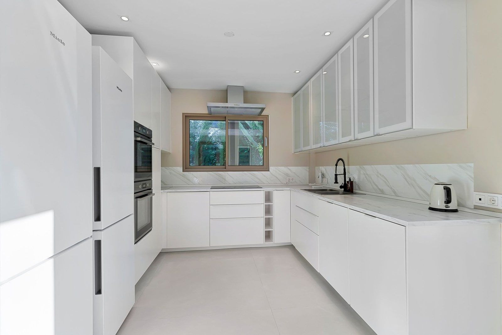  Image of Villa - 6 Bedrooms - 9 Bathrooms for sale in Malaga-San Pedro de Alcantara-Spain, Image 21