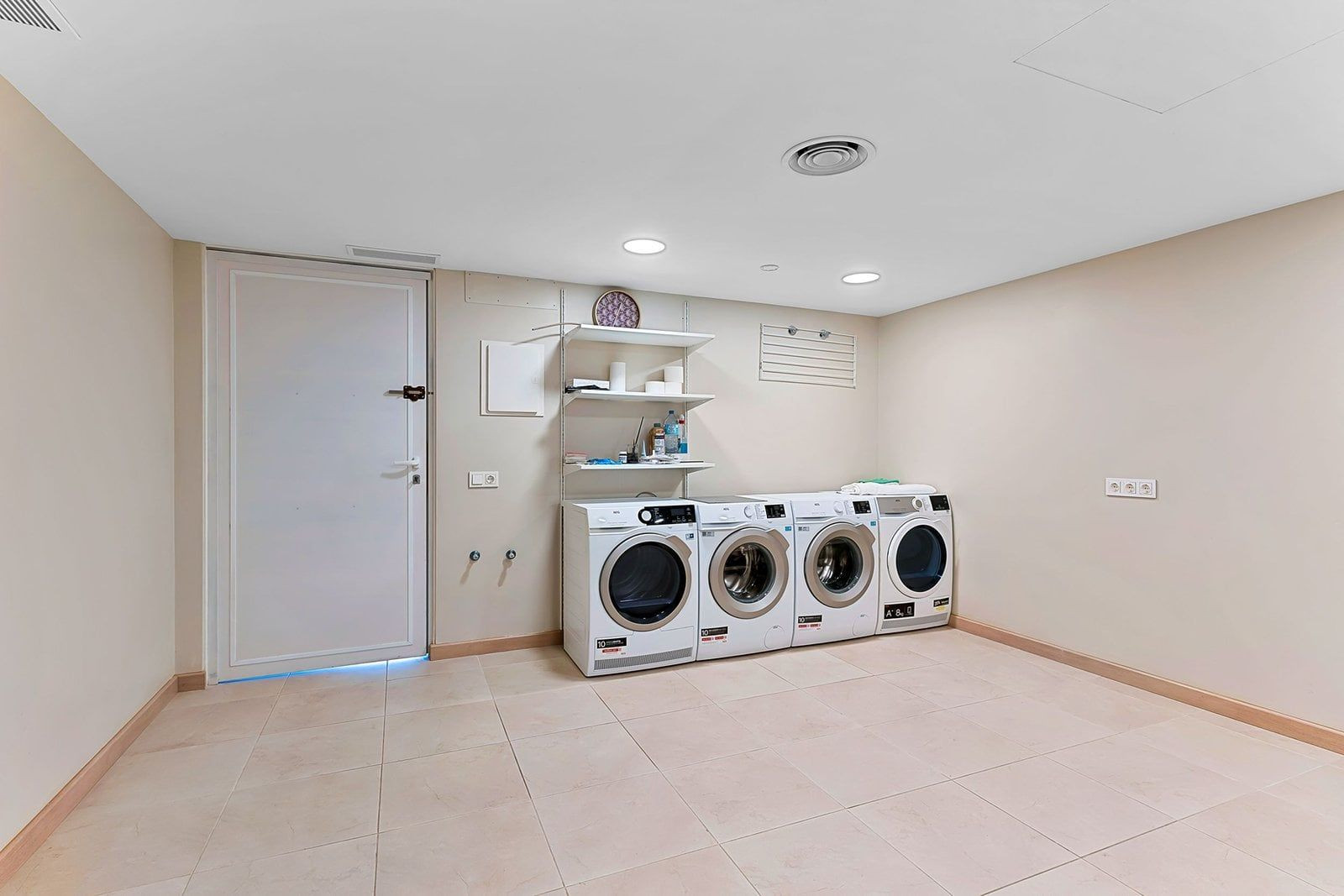  Image of Villa - 6 Bedrooms - 9 Bathrooms for sale in Malaga-San Pedro de Alcantara-Spain, Image 27