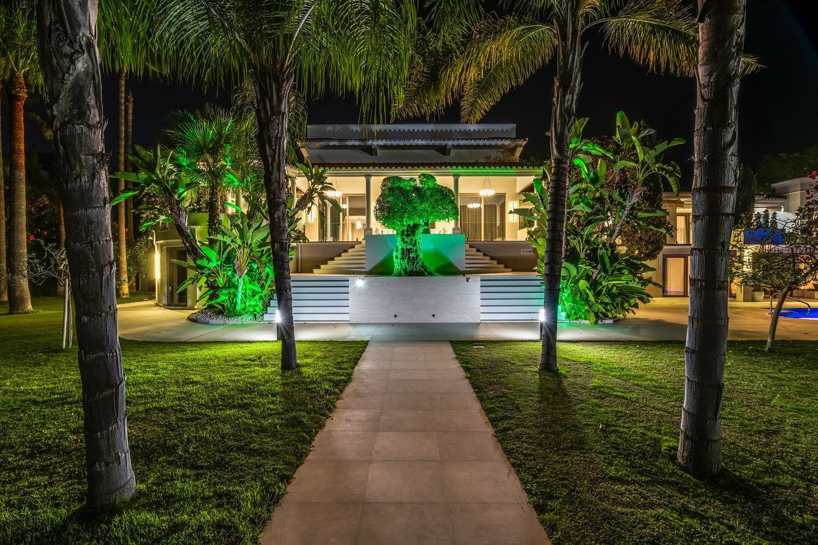  Image of Villa - 6 Bedrooms - 9 Bathrooms for sale in Malaga-San Pedro de Alcantara-Spain, Image 35