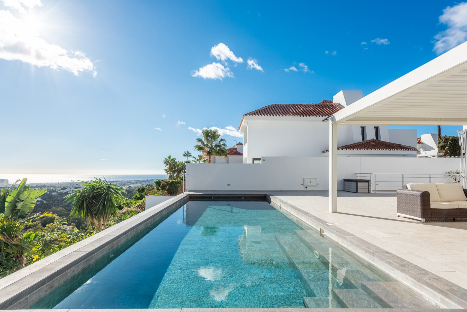 South-East Facing Villa with Sweeping Mediterranean Views in Las Lomas de Nueva Andalucía