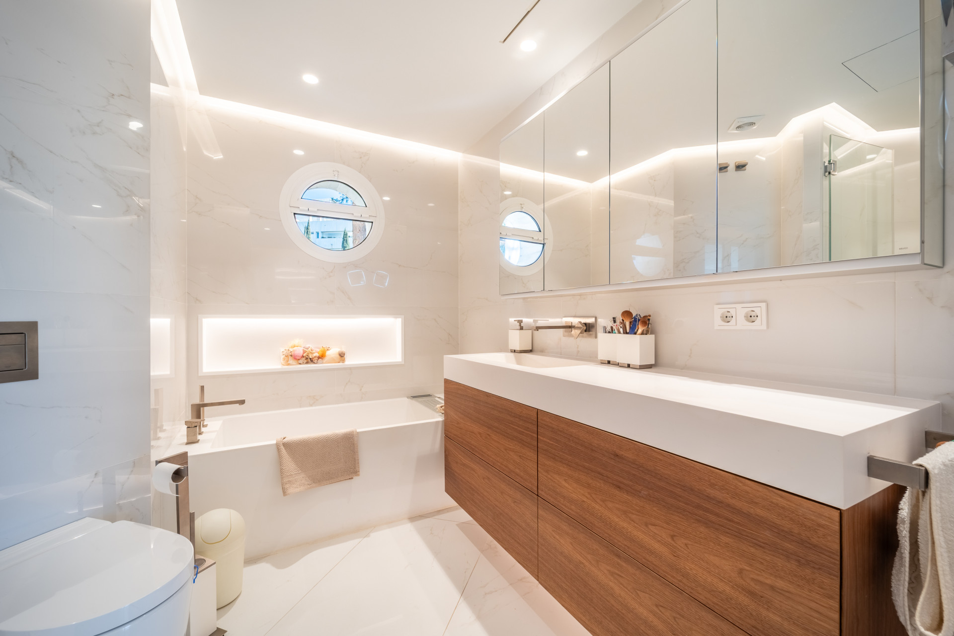  Image of Apartment - 3 Bedrooms - 2 Bathrooms for sale in Malaga-Marbella-Spain, Image 9
