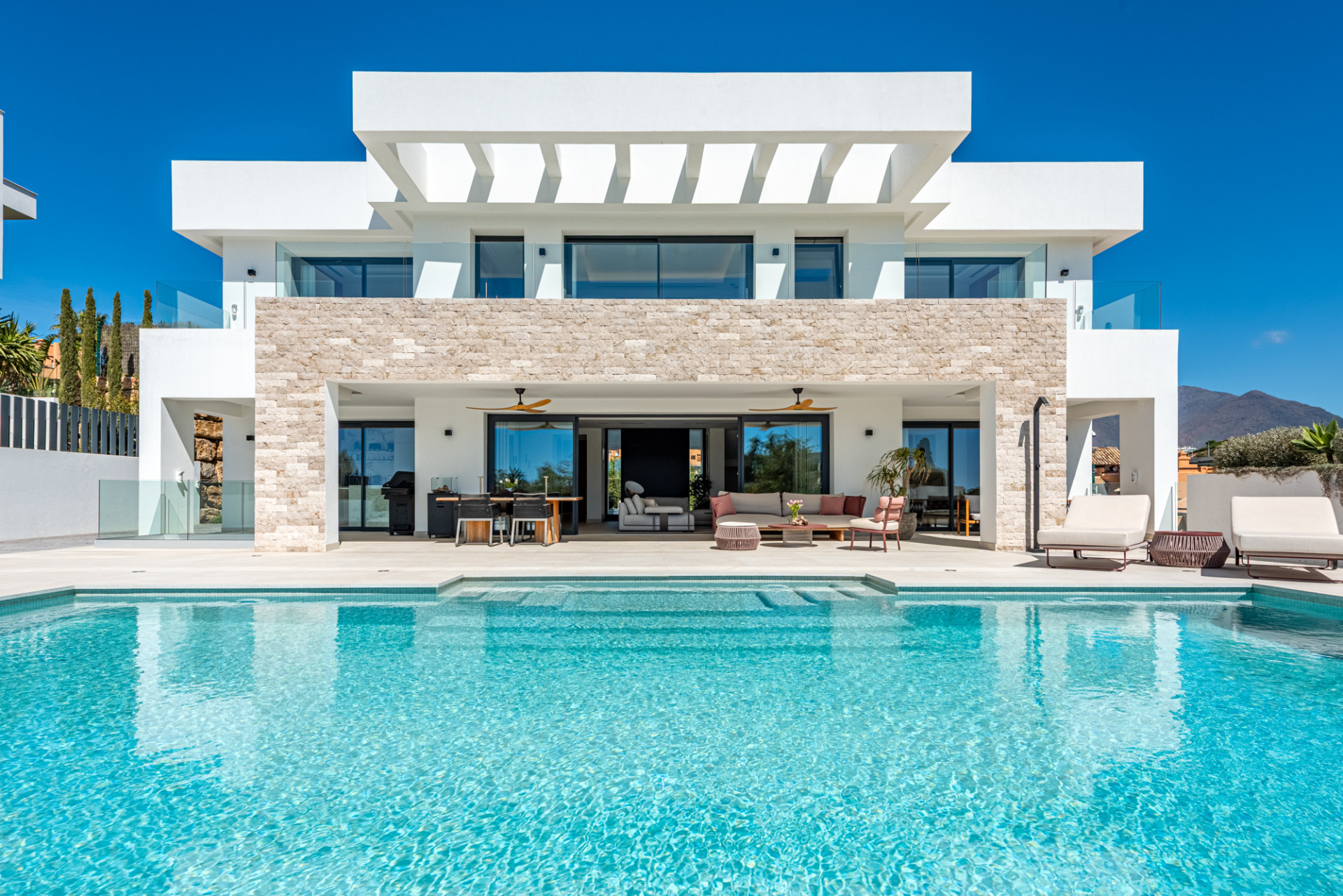 Image of Villa - 4 Bedrooms - 4 Bathrooms for Sale in Malaga-Casares-Spain, Image 1