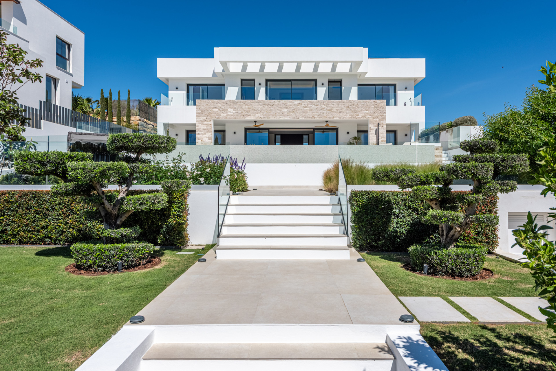 Image of Villa - 4 Bedrooms - 4 Bathrooms for Sale in Malaga-Casares-Spain, Image 2