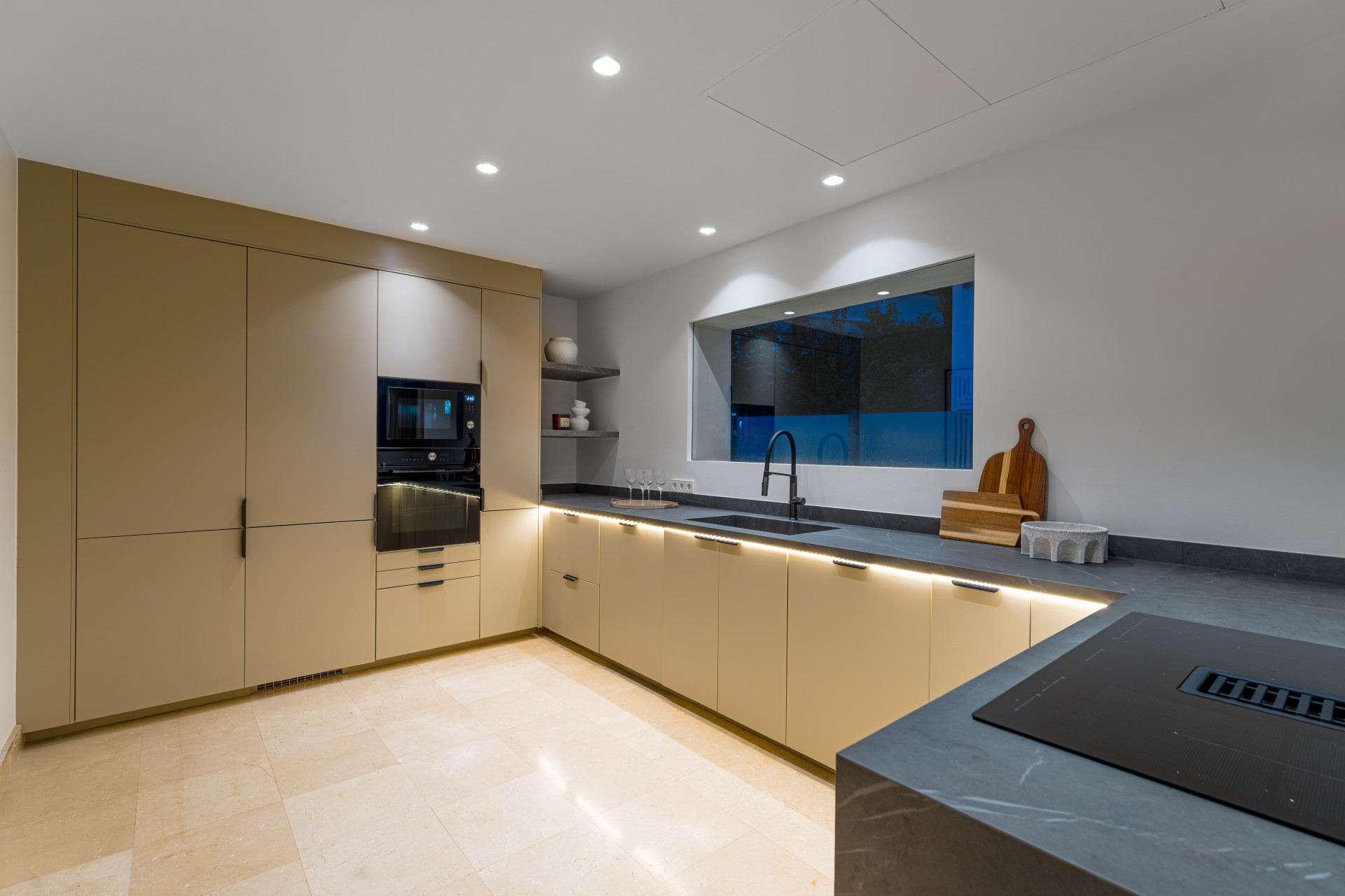  Image of Villa - 5 Bedrooms - 5 Bathrooms for sale in Malaga-Benahavis-Spain, Image 37