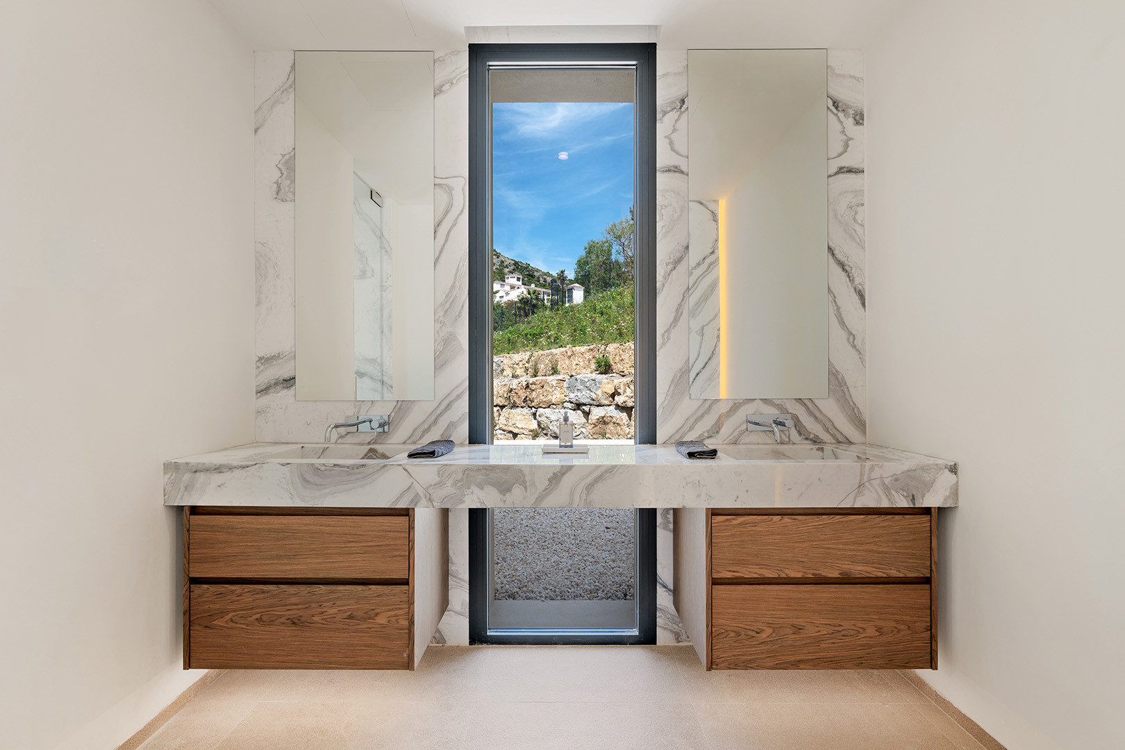  Image of Villa - 5 Bedrooms - 5 Bathrooms for sale in Malaga-Benahavis-Spain, Image 14