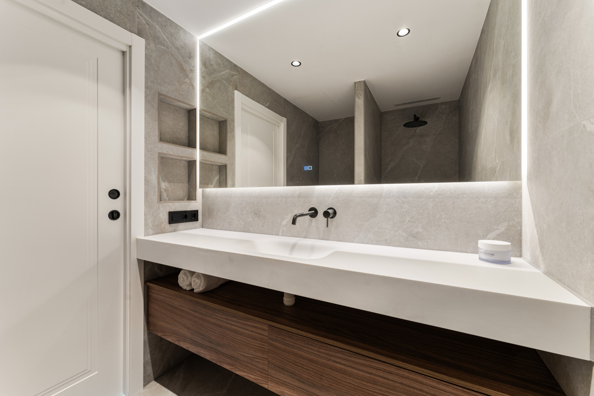  Image of Duplex - 3 Bedrooms - 3 Bathrooms for sale in Malaga-Benahavis-Spain, Image 18