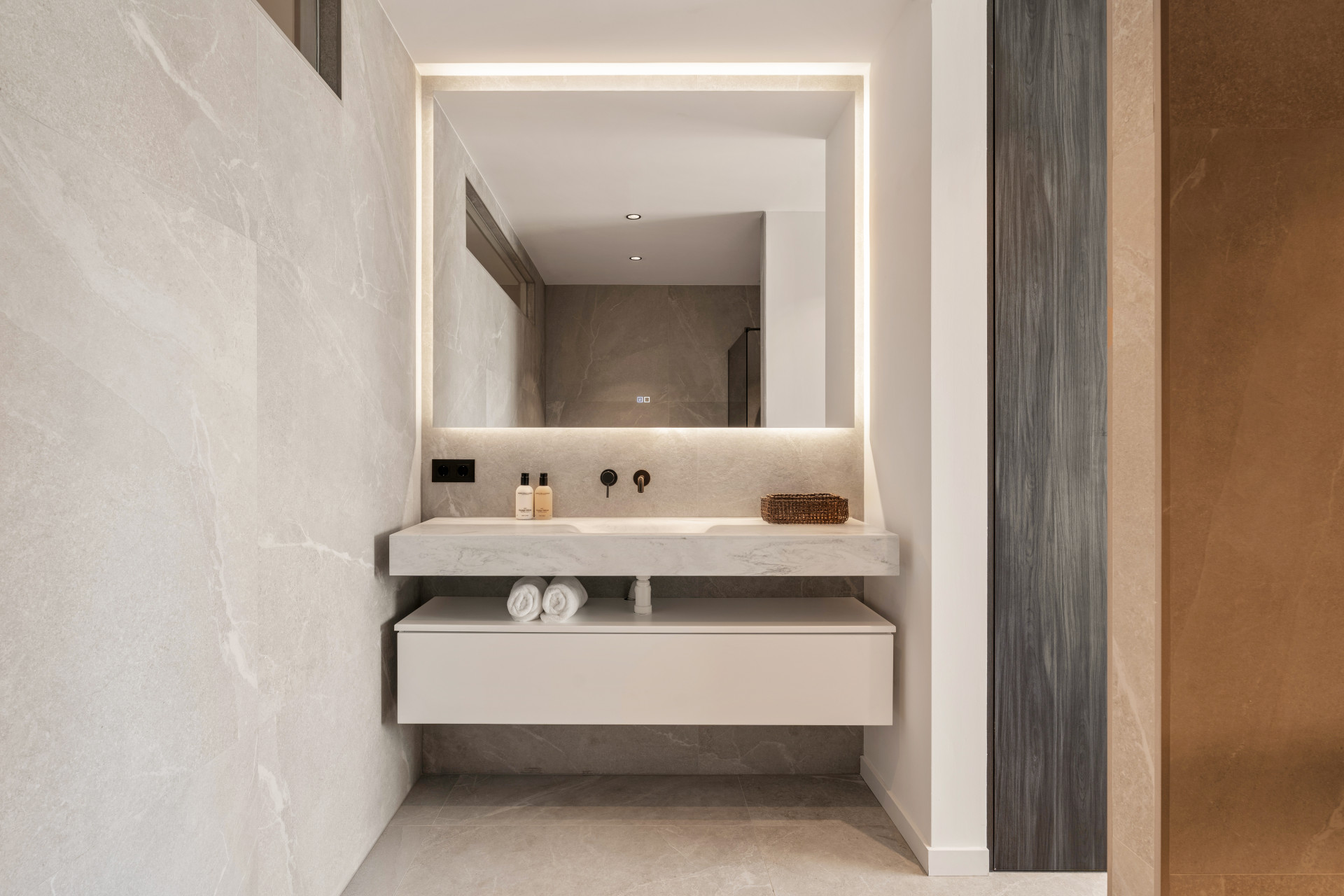  Image of Duplex - 3 Bedrooms - 3 Bathrooms for sale in Malaga-Benahavis-Spain, Image 19