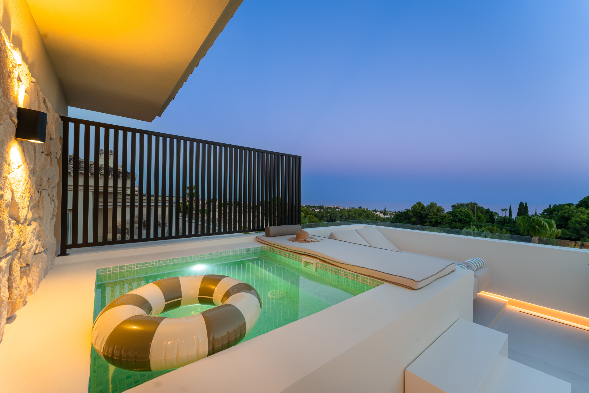 Fully Renovated Penthouse with Private Plunge Pool in Condado de Sierra Blanca - Marbella Golden Mile