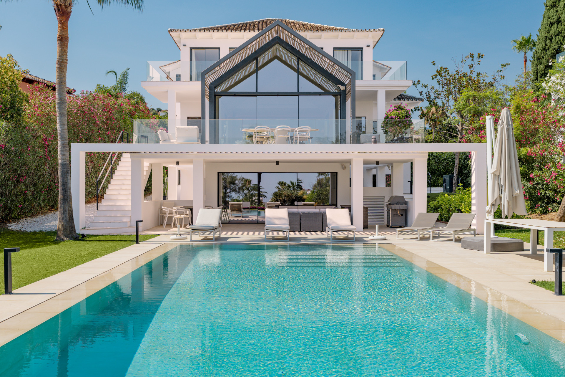 Unique Frontline Villa Overlooking the Fairways of Los Naranjos Golf - Nueva Andalucía