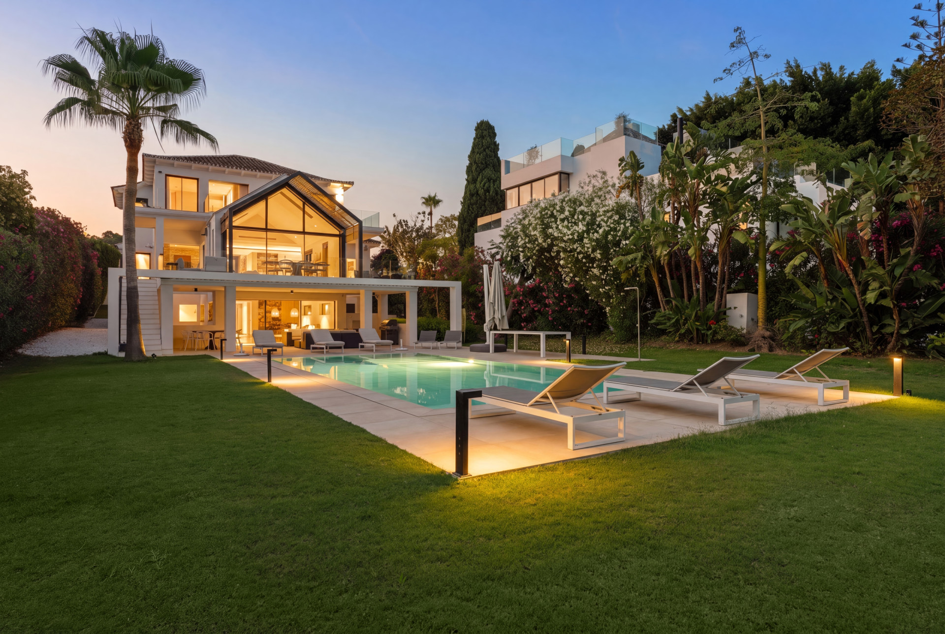 Unique Frontline Villa Overlooking the Fairways of Los Naranjos Golf - Nueva Andalucía