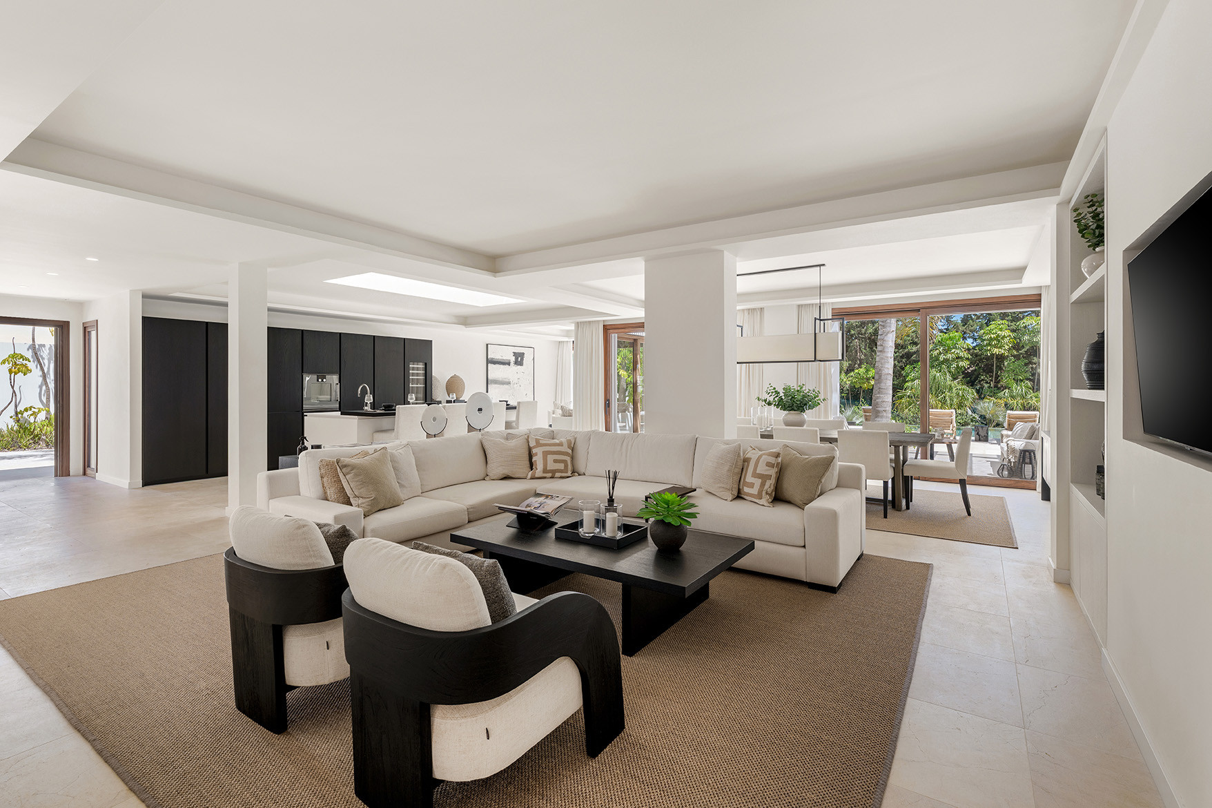  Image of Villa - 4 Bedrooms - 5 Bathrooms for sale in Malaga-Marbella-Spain, Image 6